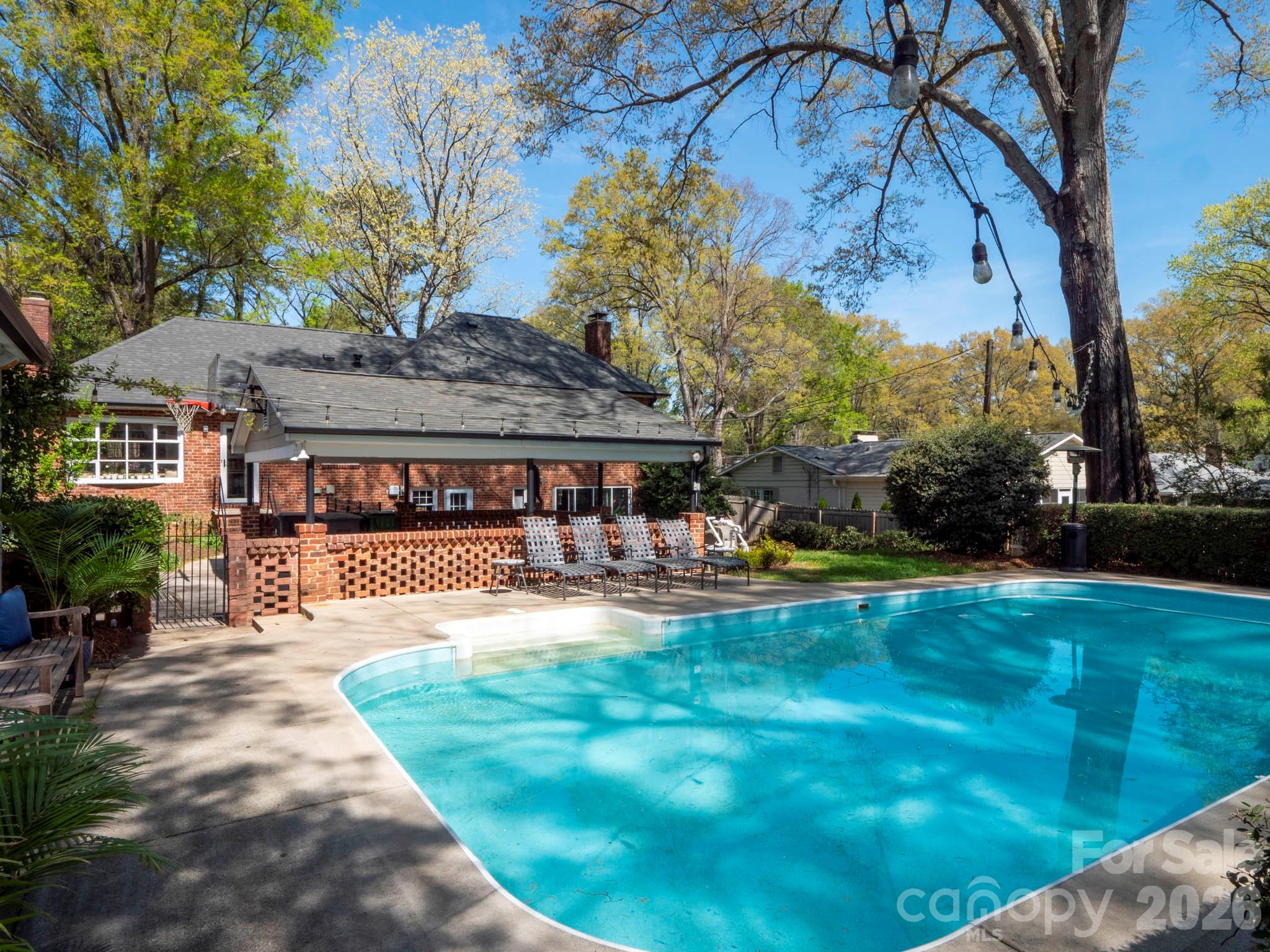 1419 Cavendish Court — Charlotte