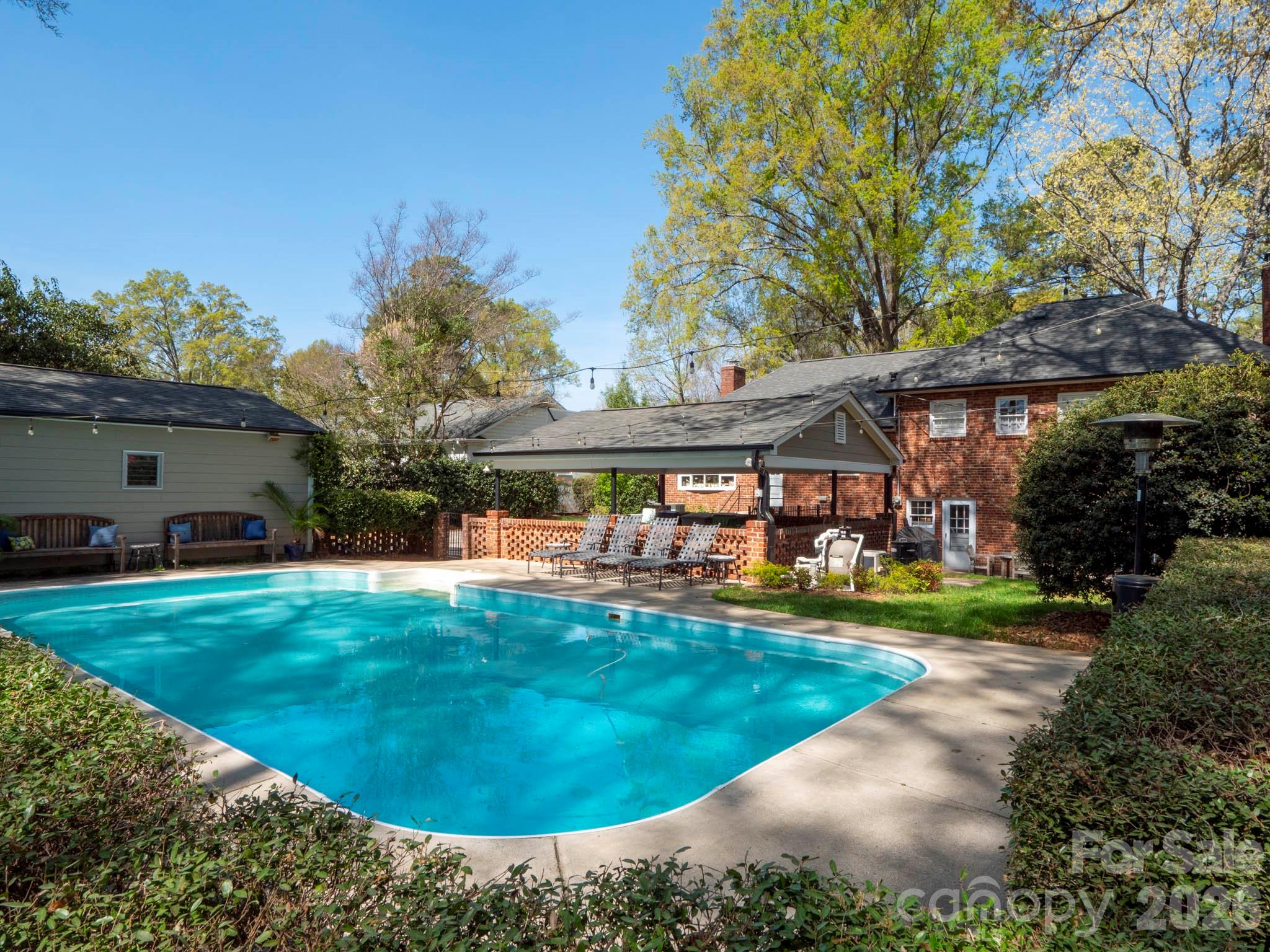 1419 Cavendish Court — Charlotte