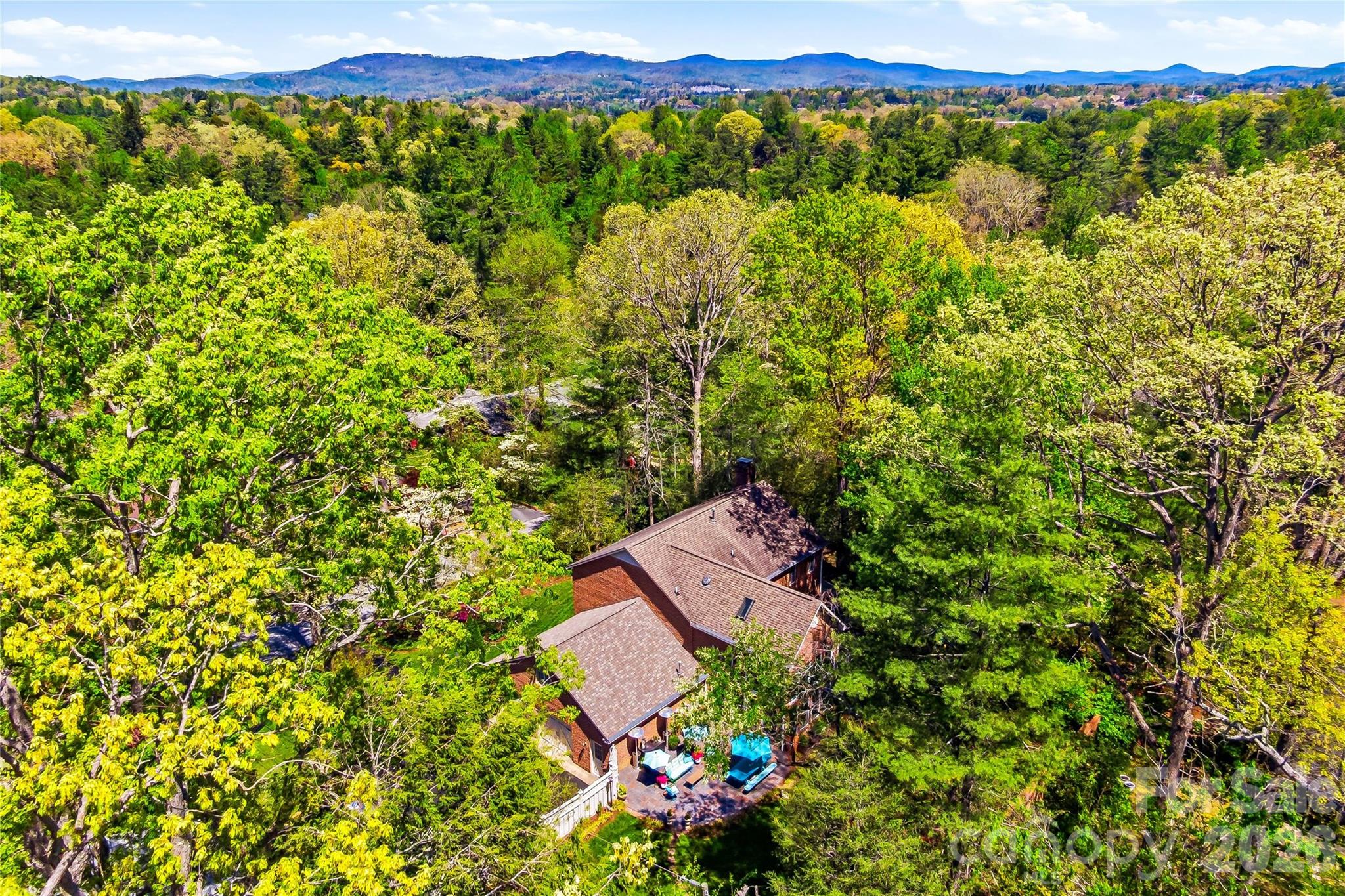 1218 Everette Place — Hendersonville