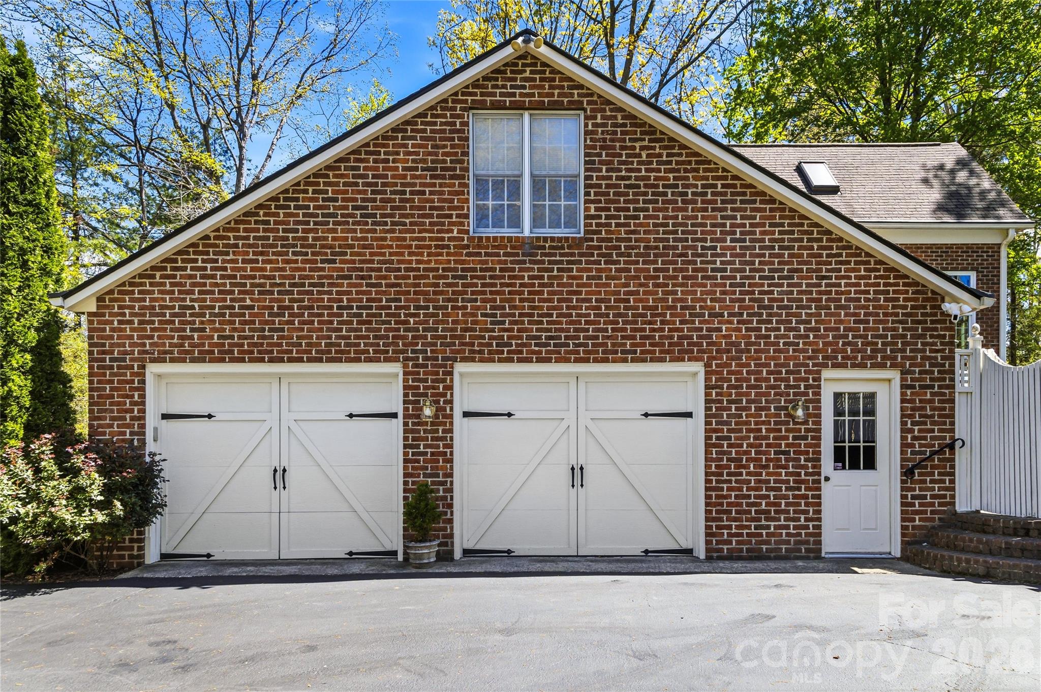1218 Everette Place — Hendersonville