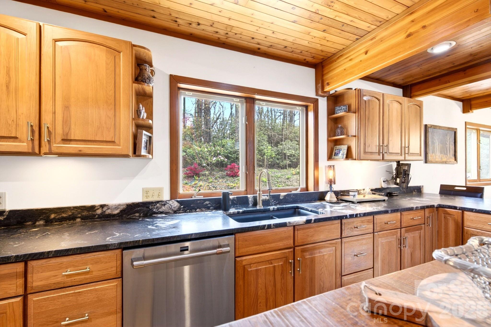 6 Orchard Knob Lane — Black Mountain