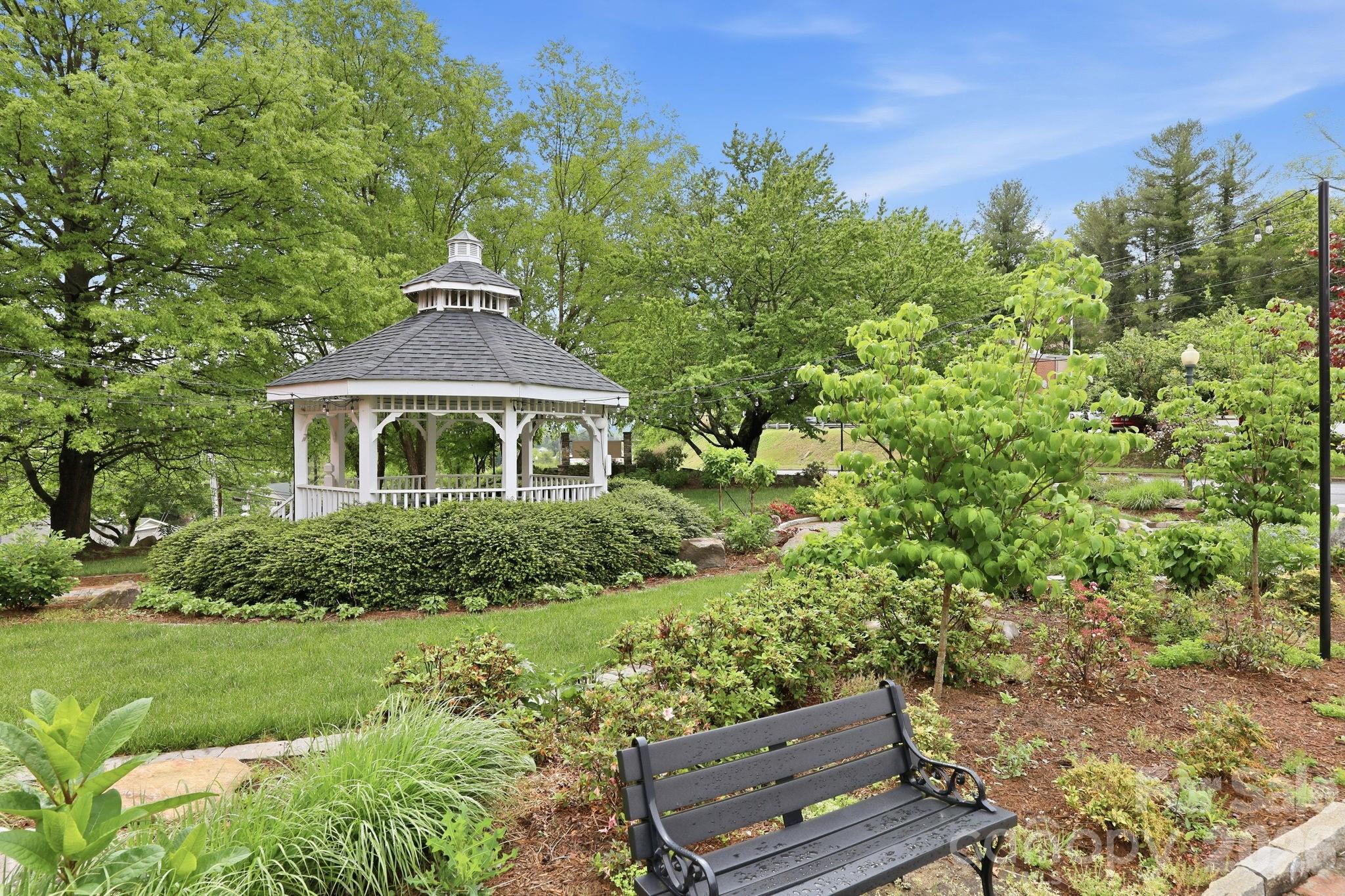 122 Running Deer Lane — Mars Hill