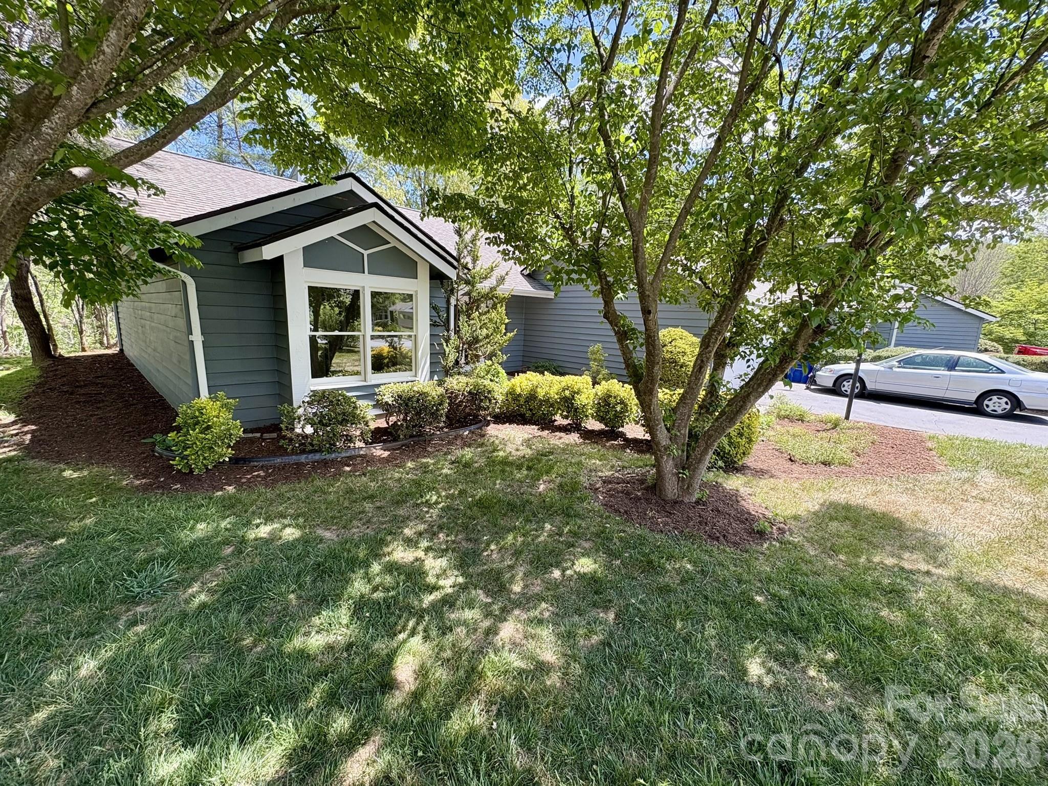 10 Laurel Place Drive — Asheville