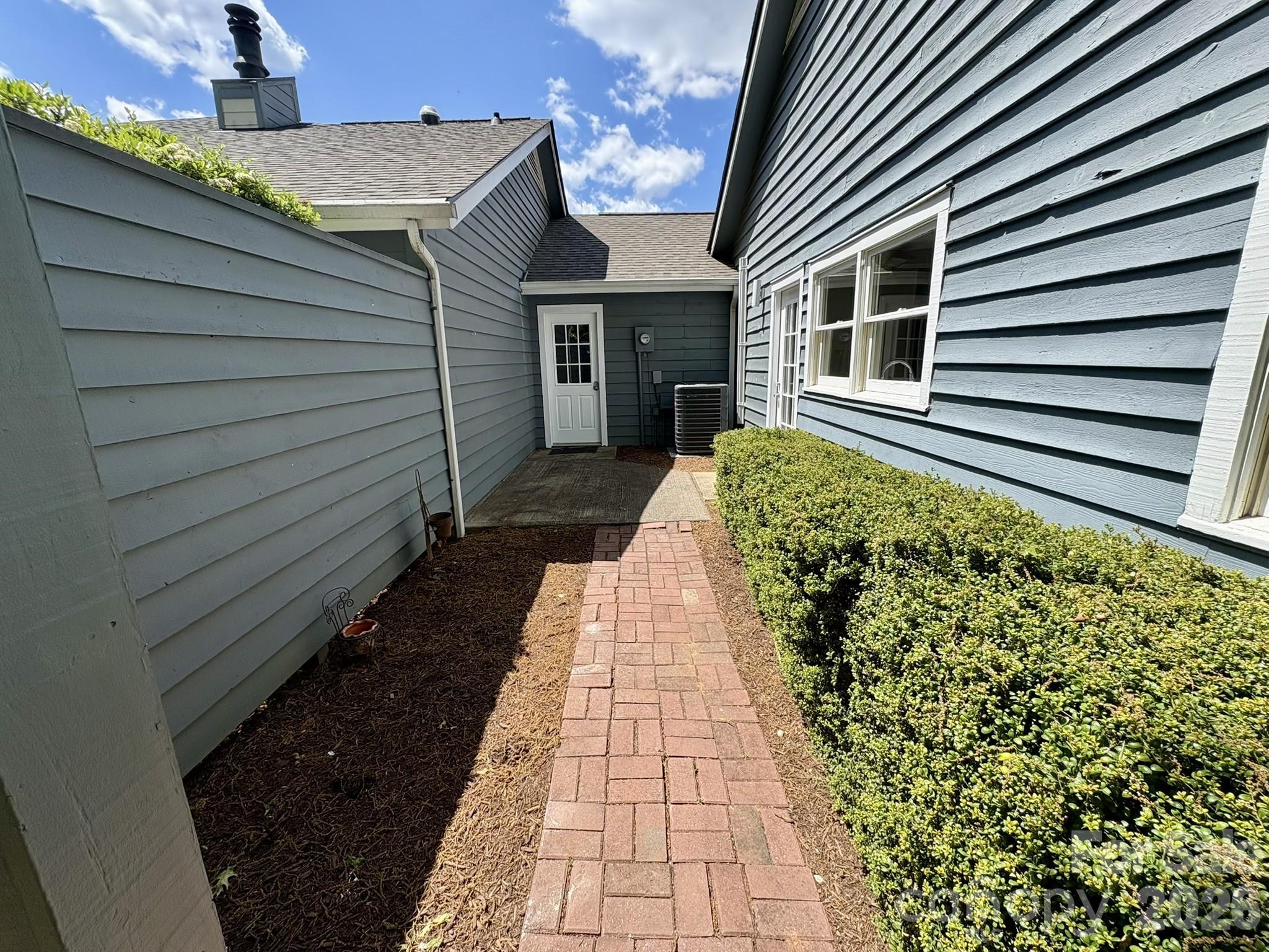 10 Laurel Place Drive — Asheville