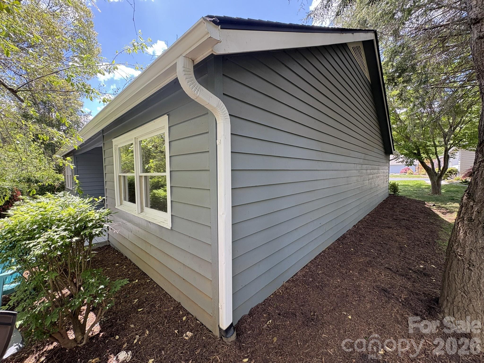 10 Laurel Place Drive — Asheville