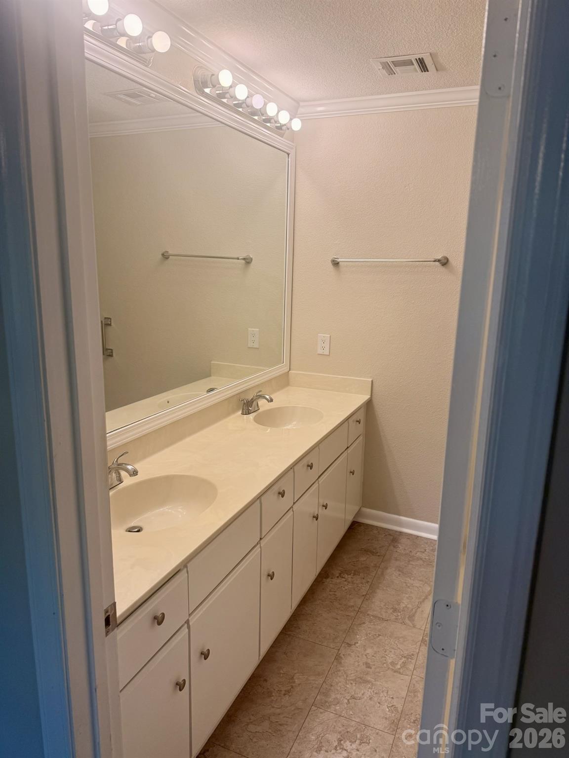 10 Laurel Place Drive — Asheville