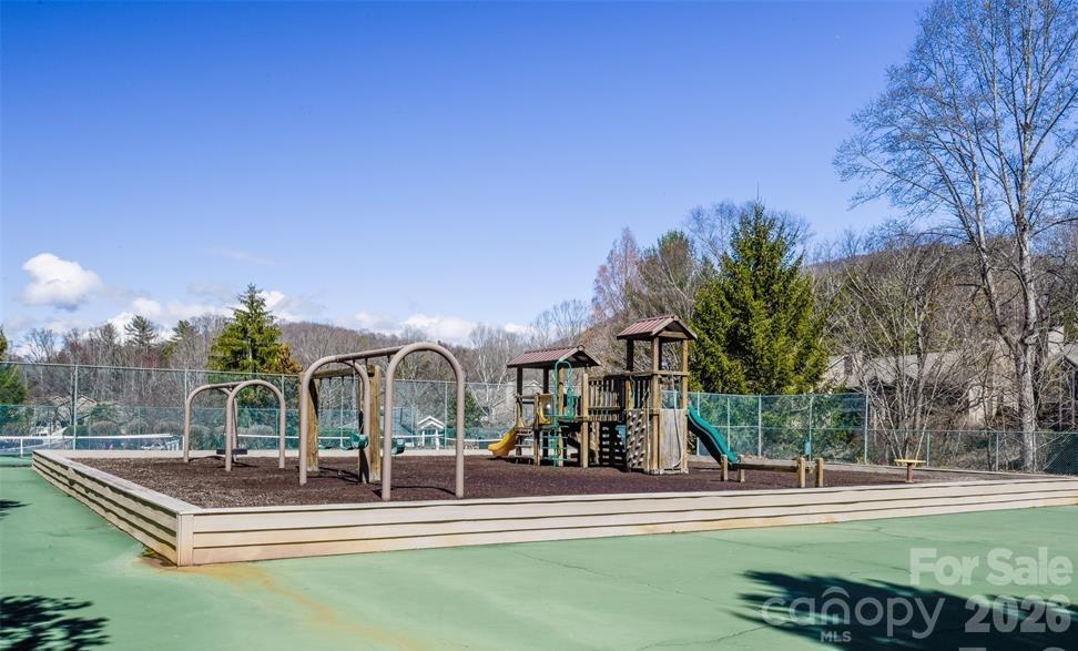 10 Laurel Place Drive — Asheville