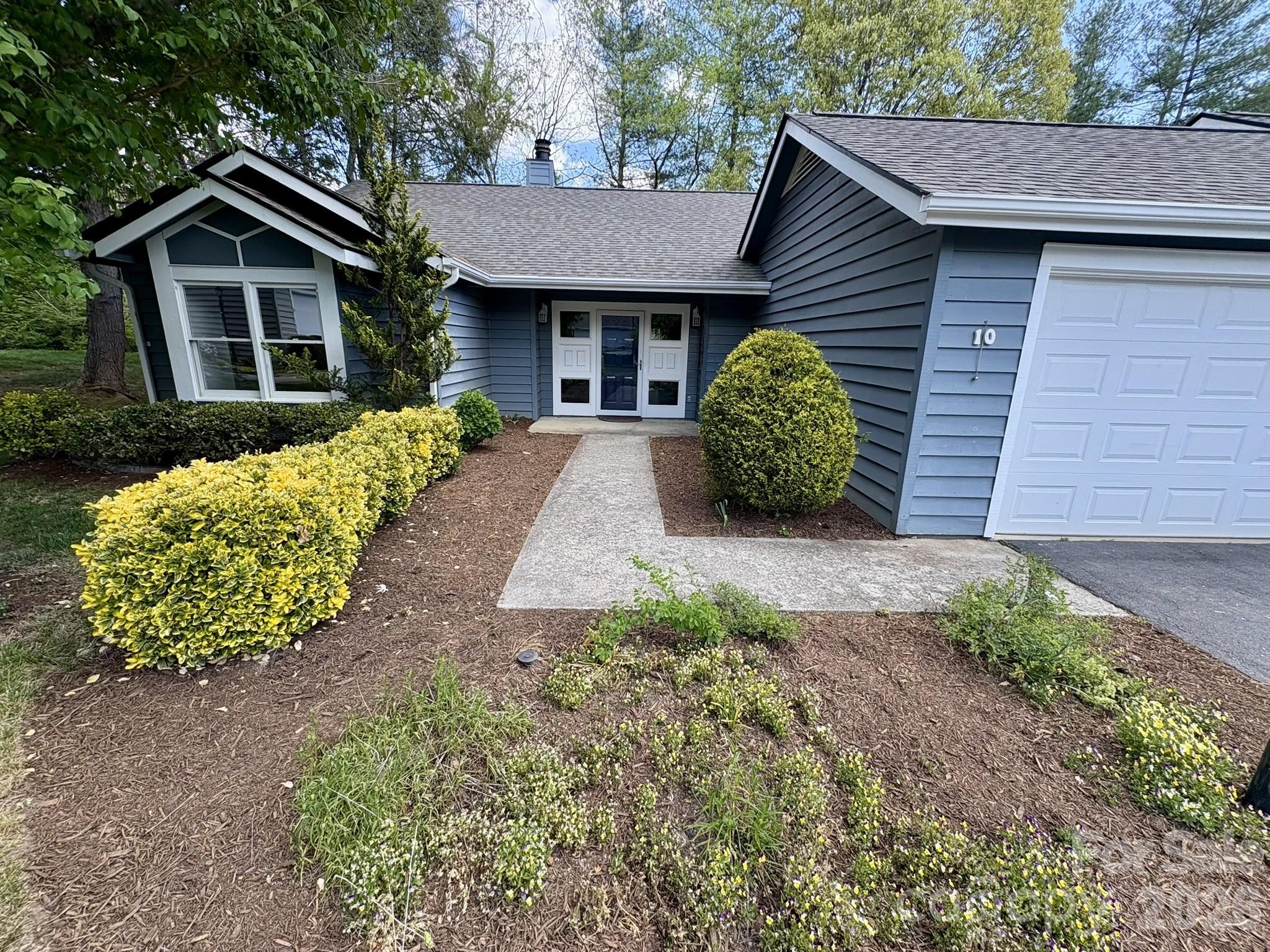 10 Laurel Place Drive — Asheville
