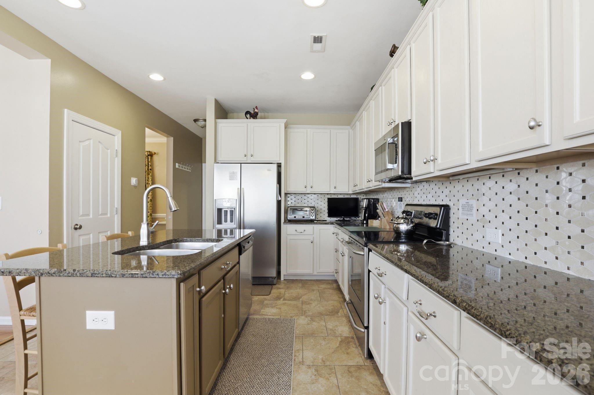 10122 Whiteburn Court — Charlotte