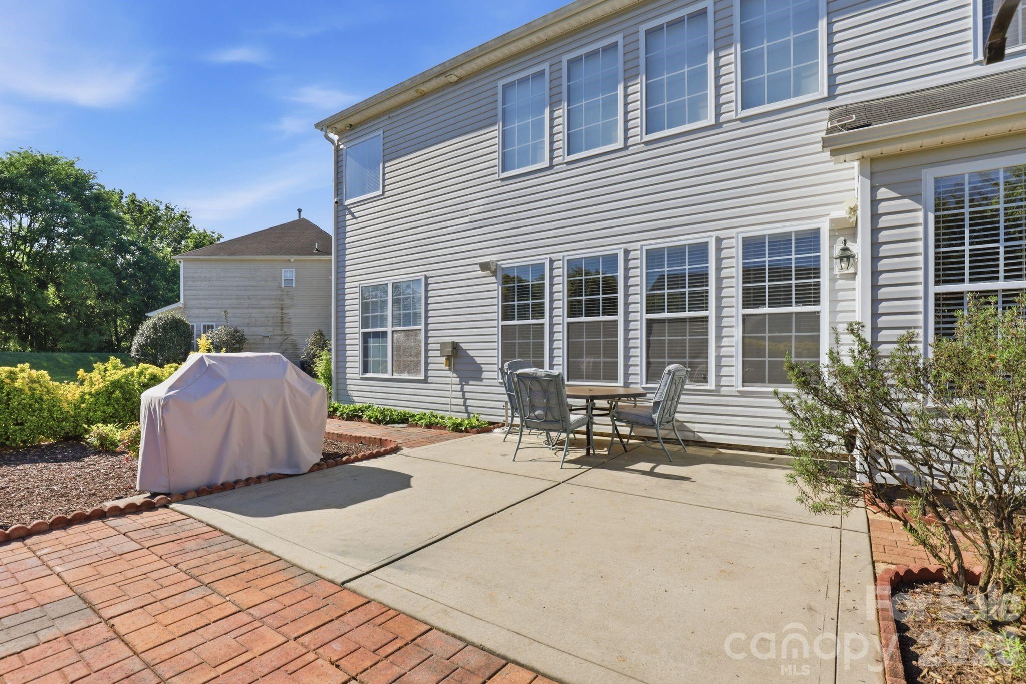 10122 Whiteburn Court — Charlotte
