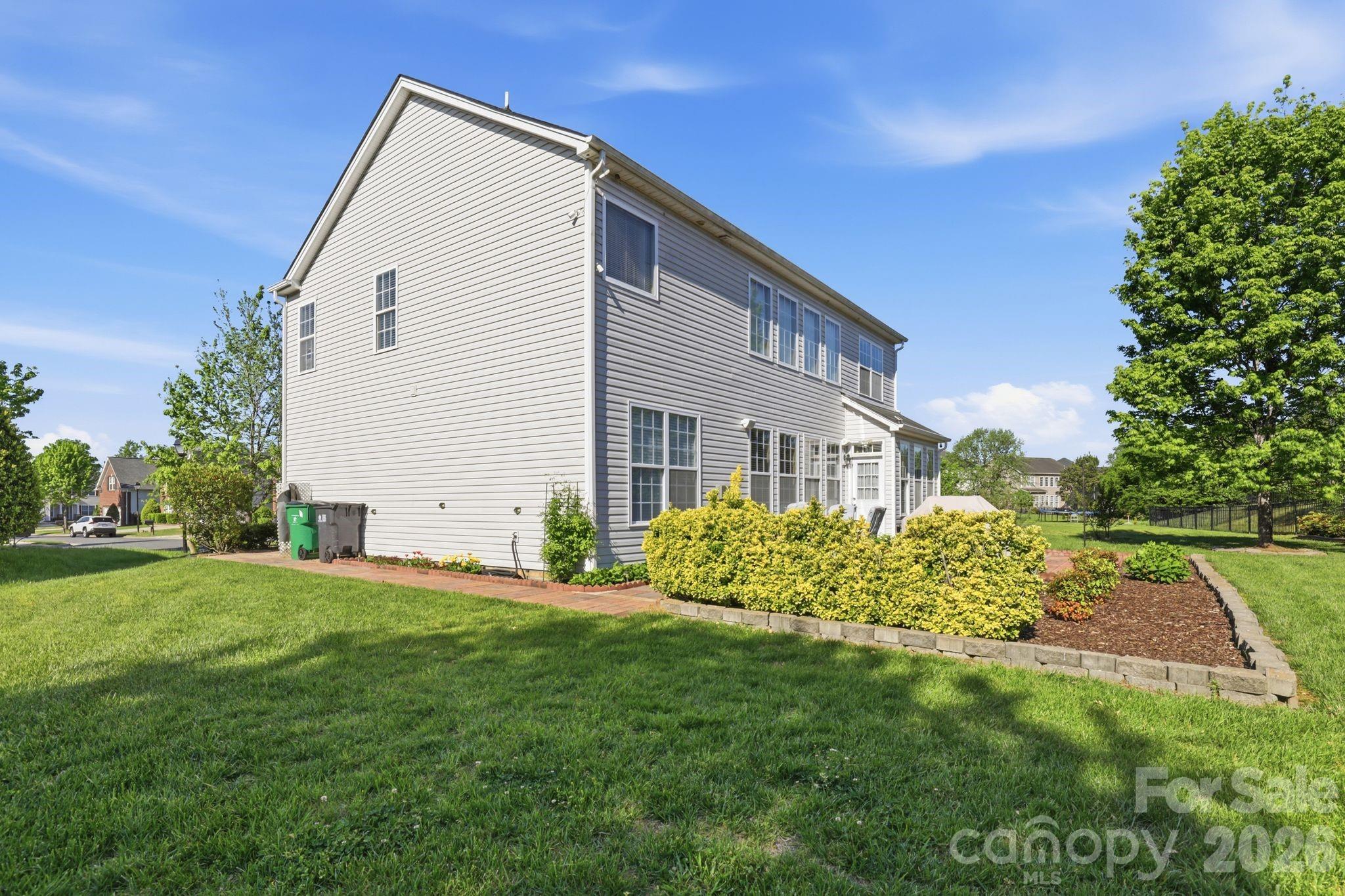 10122 Whiteburn Court — Charlotte