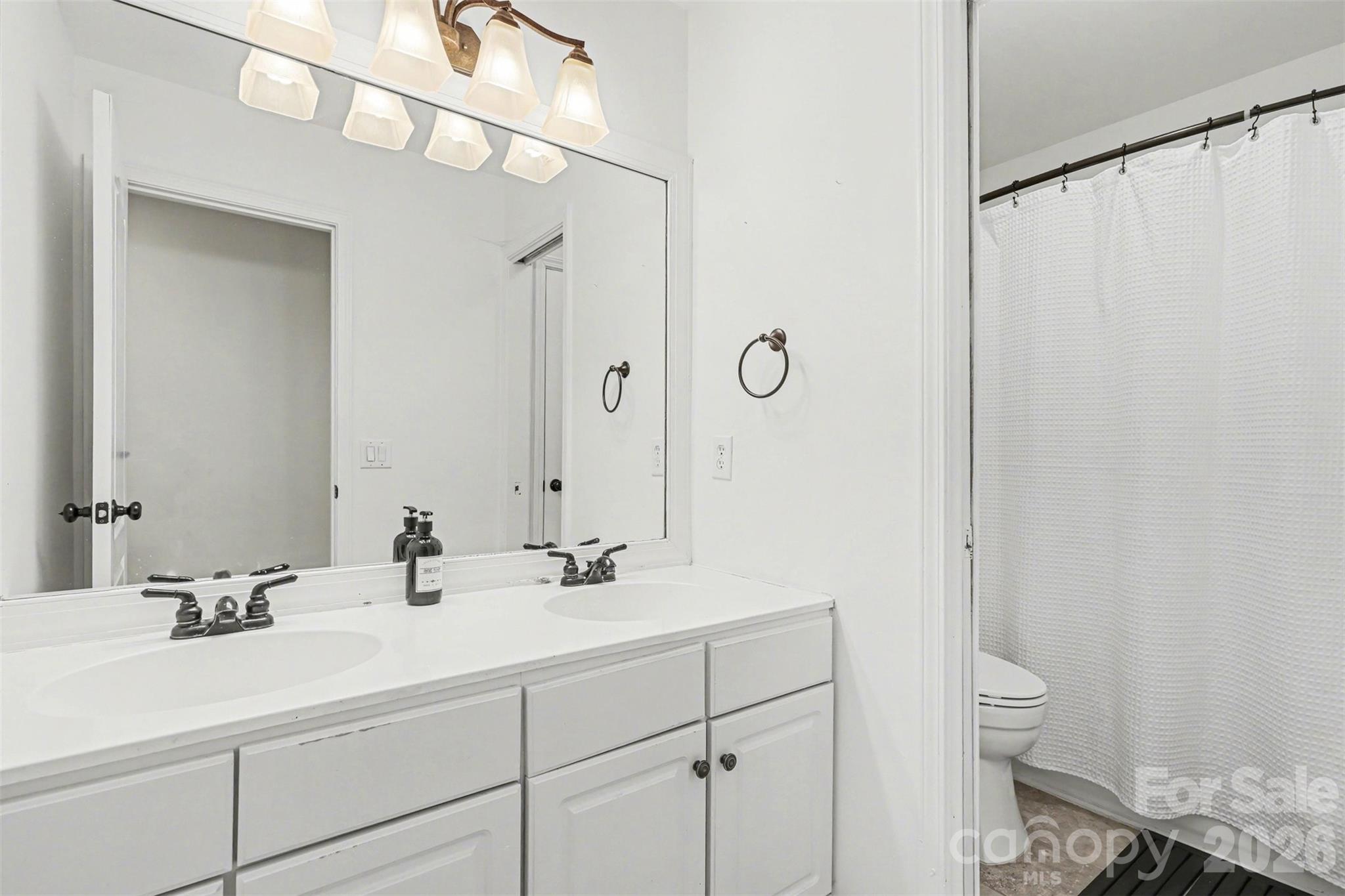 6213 Knightsgate Court — Charlotte