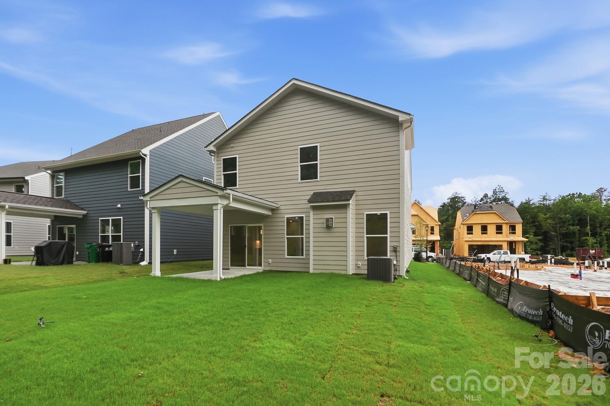 13130 Foxberry Road — Charlotte