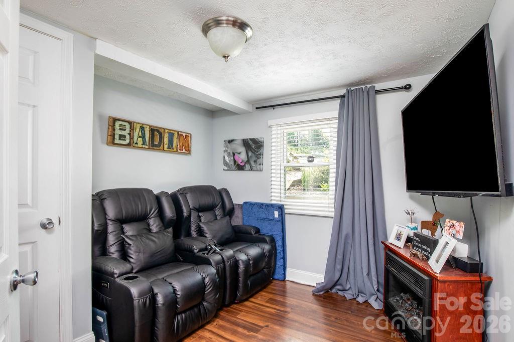 257 Rolling View Drive — New London
