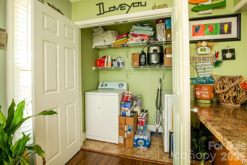 257 Rolling View Drive — New London