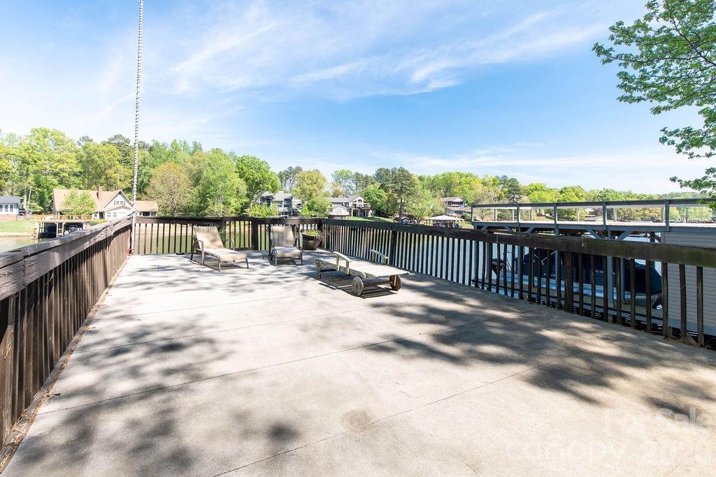 257 Rolling View Drive — New London