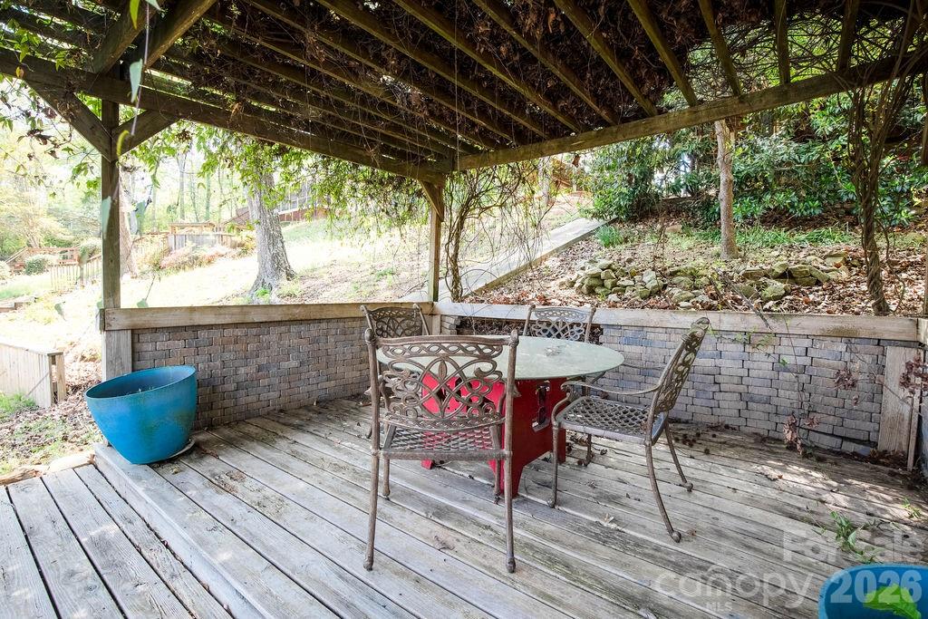 257 Rolling View Drive — New London