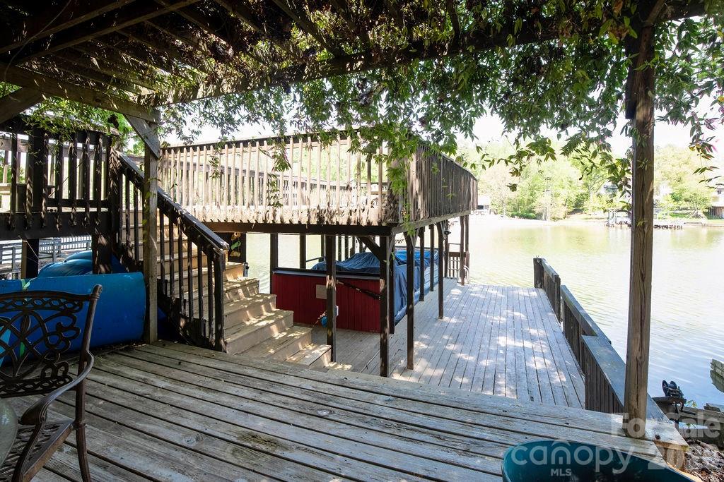 257 Rolling View Drive — New London