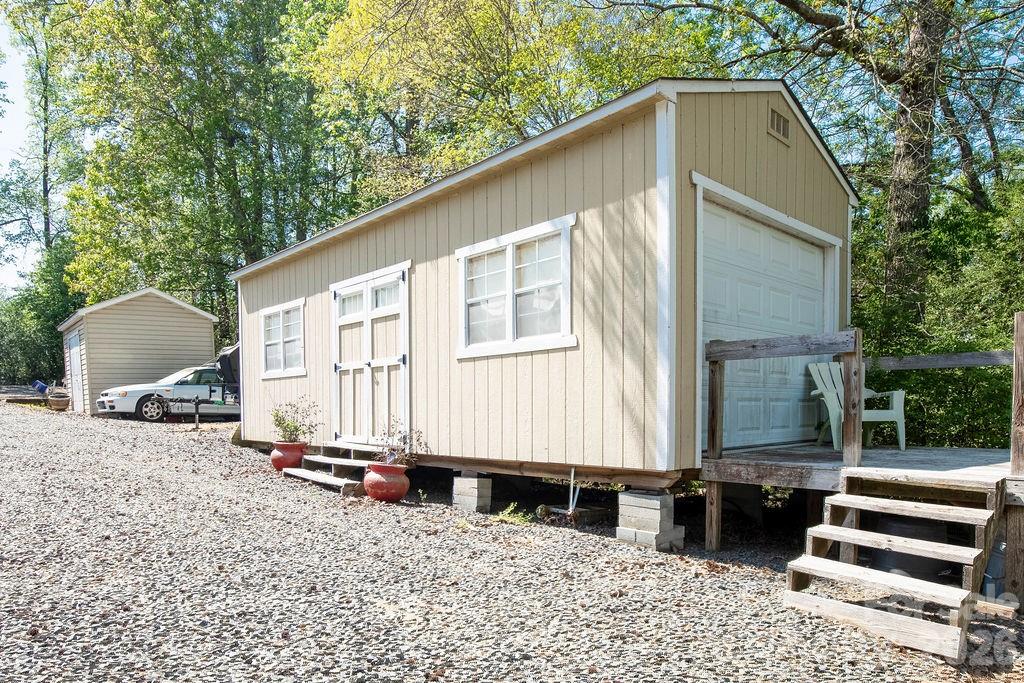 257 Rolling View Drive — New London