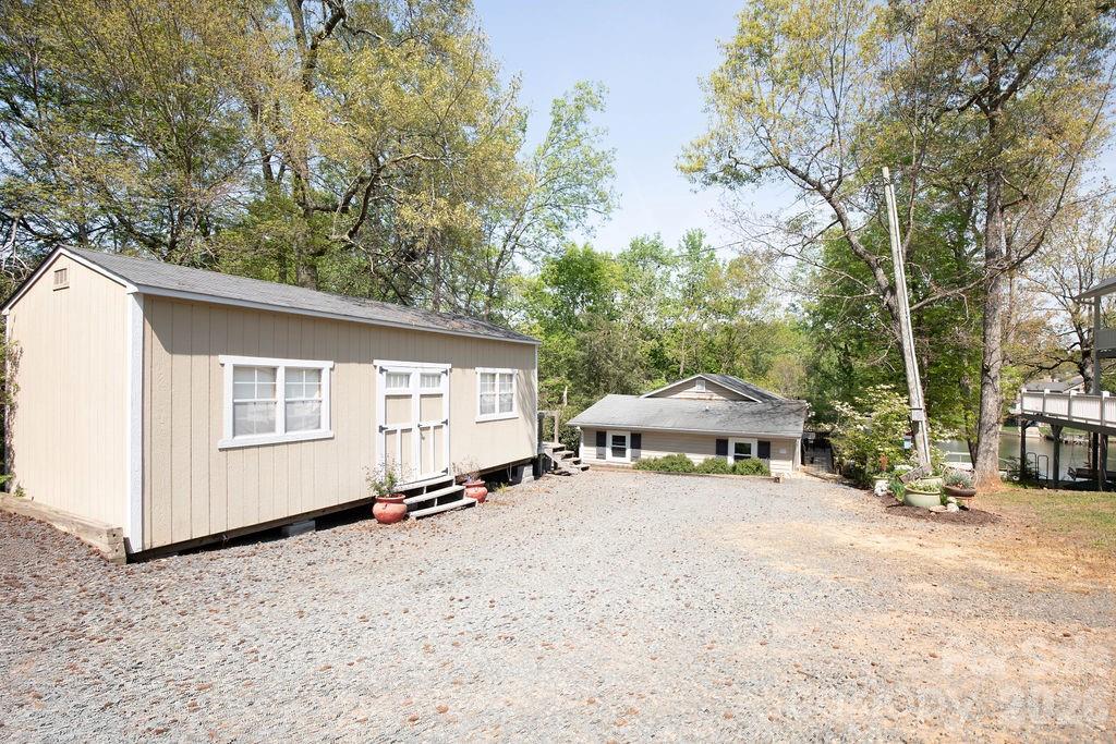257 Rolling View Drive — New London