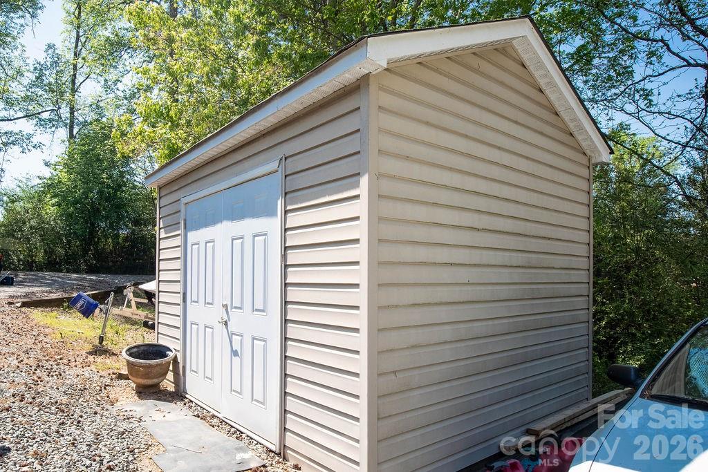 257 Rolling View Drive — New London