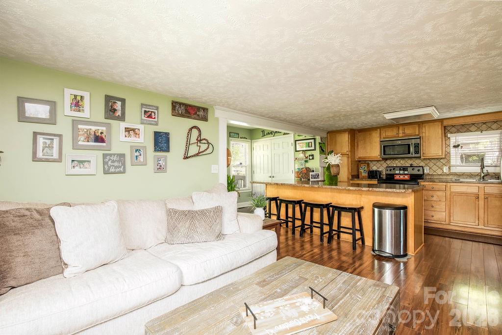 257 Rolling View Drive — New London
