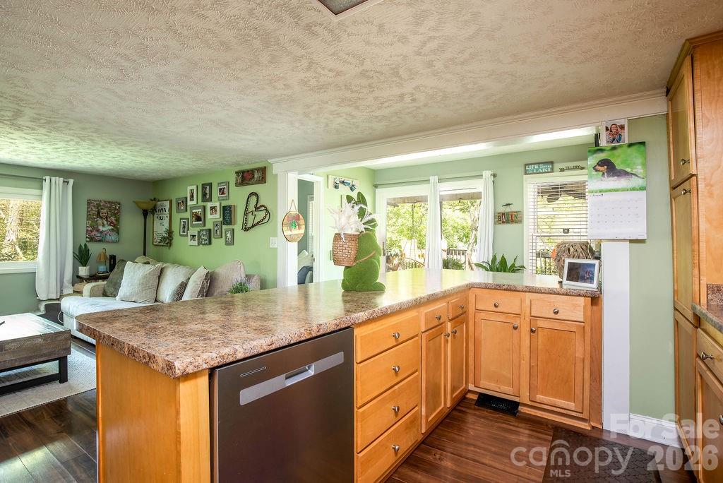 257 Rolling View Drive — New London