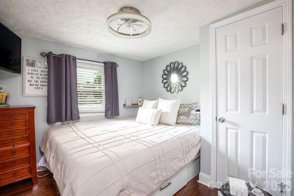 257 Rolling View Drive — New London