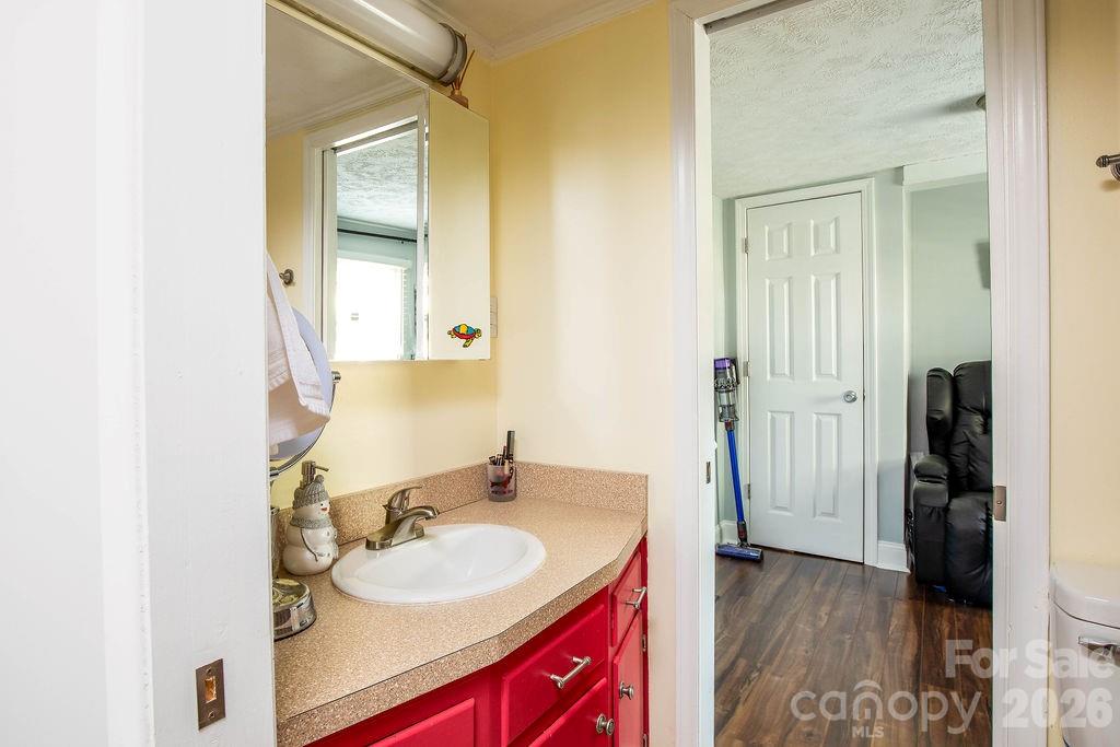 257 Rolling View Drive — New London