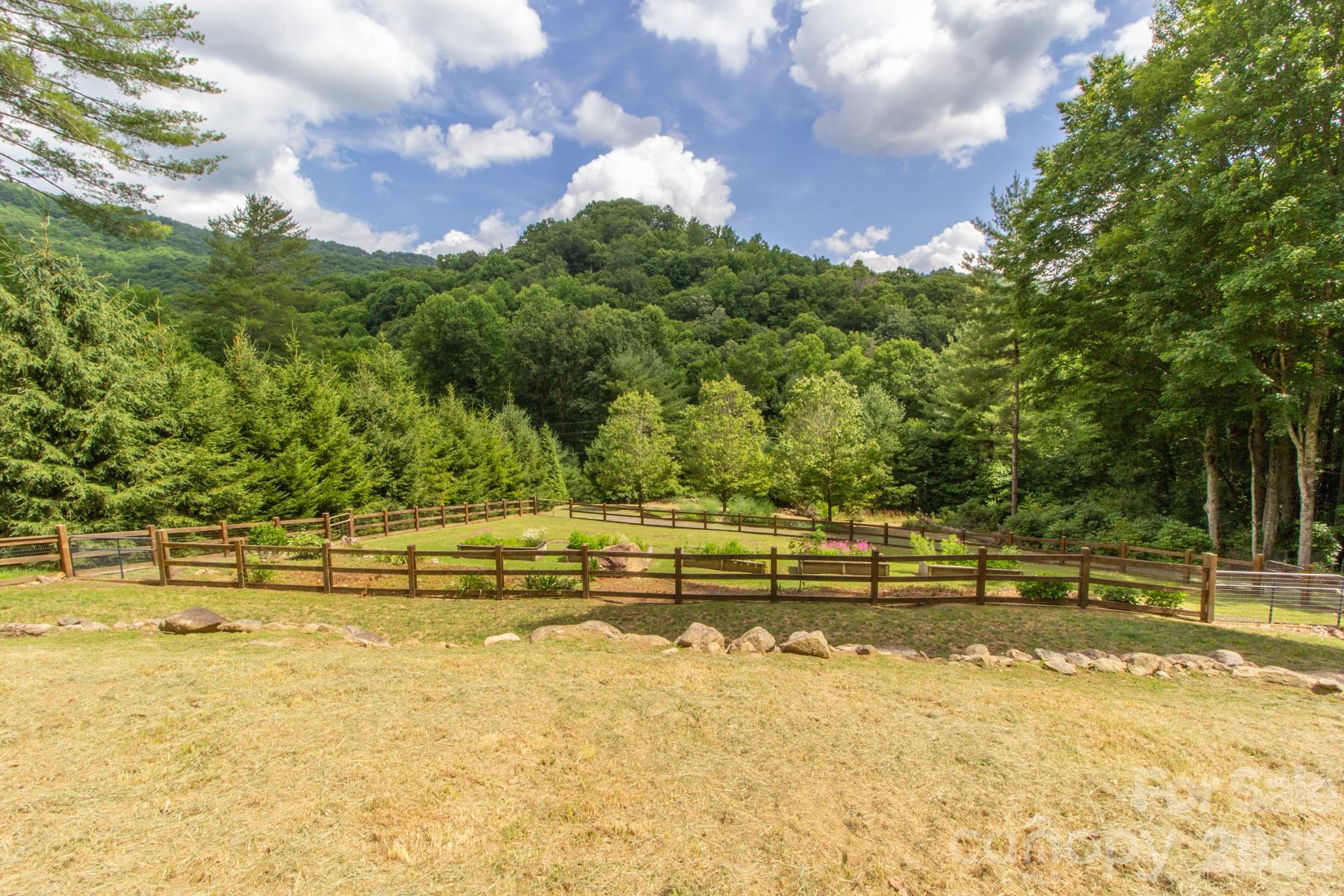 2811 Poplar Creek Road — Green Mountain