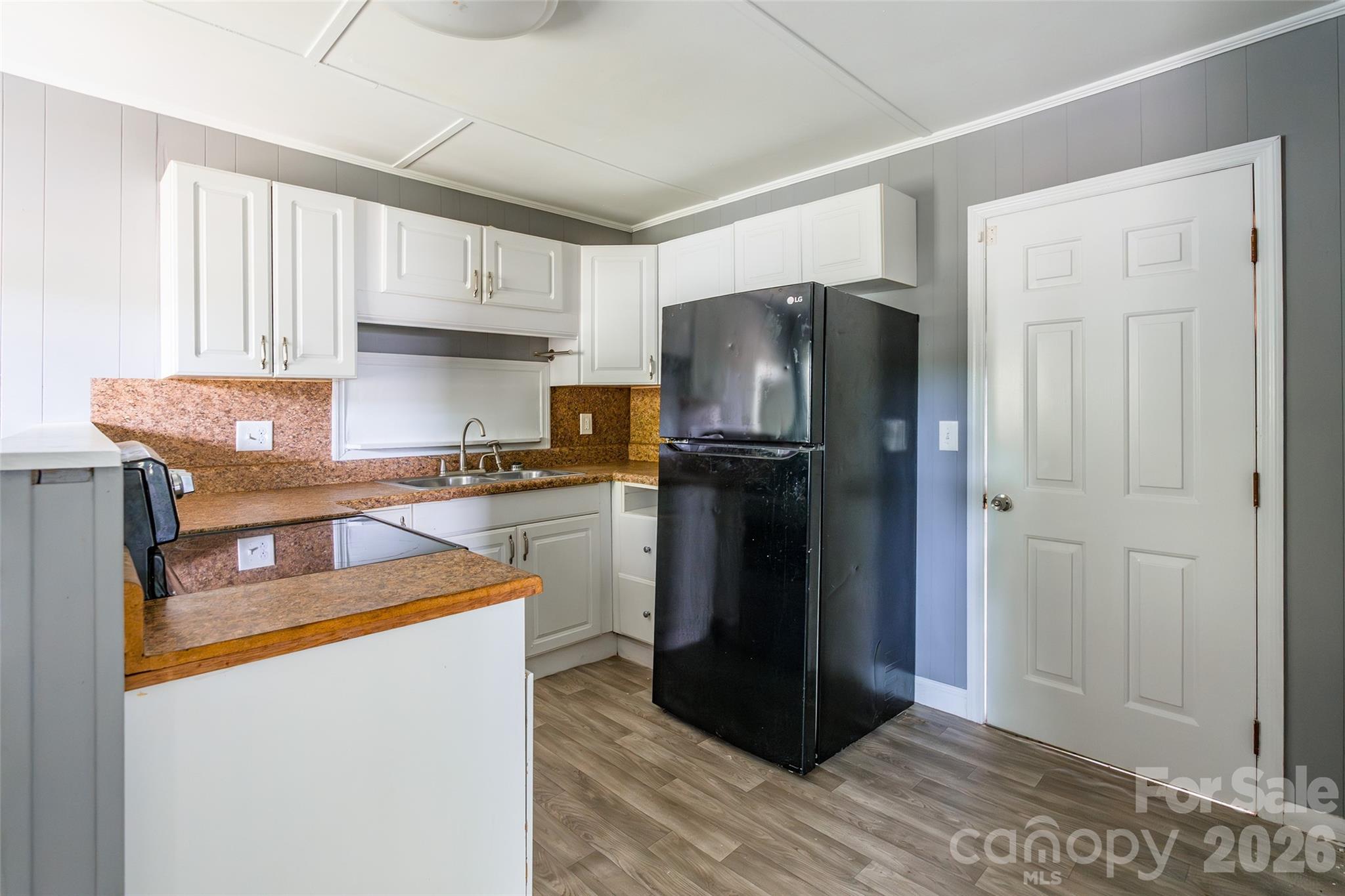 2823 Lyndell Way — Lancaster