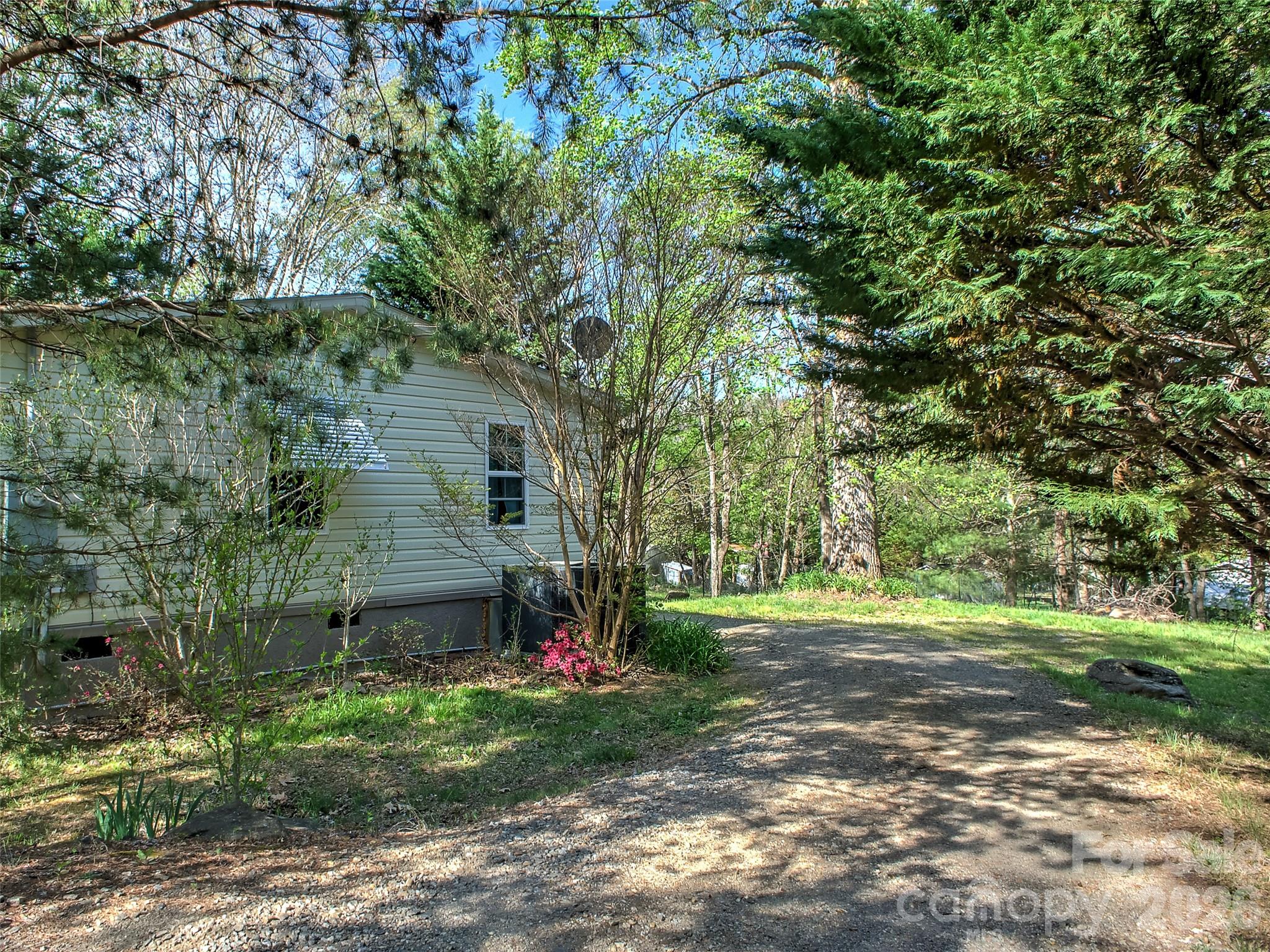 11 Rector Road — Weaverville