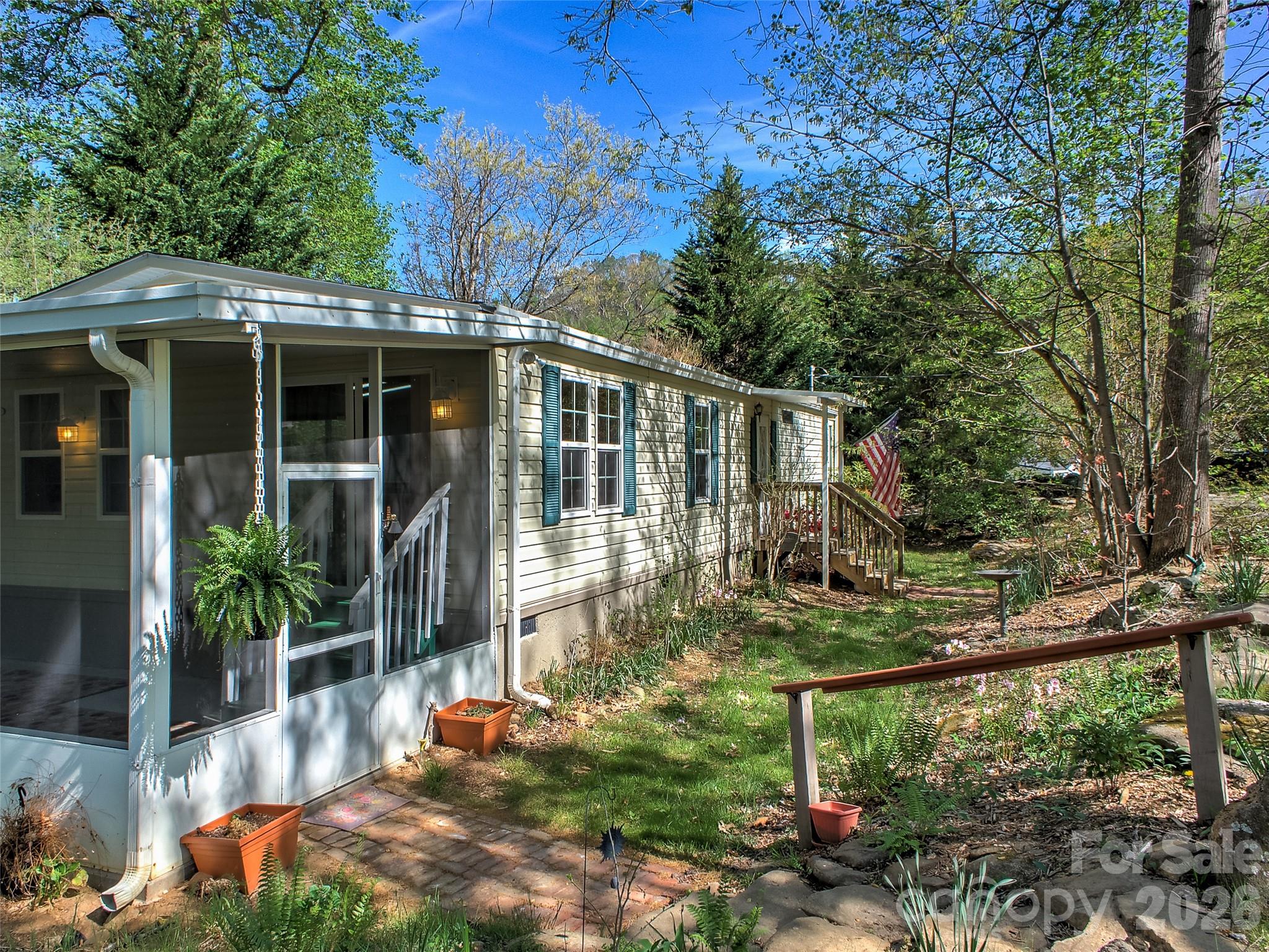 11 Rector Road — Weaverville
