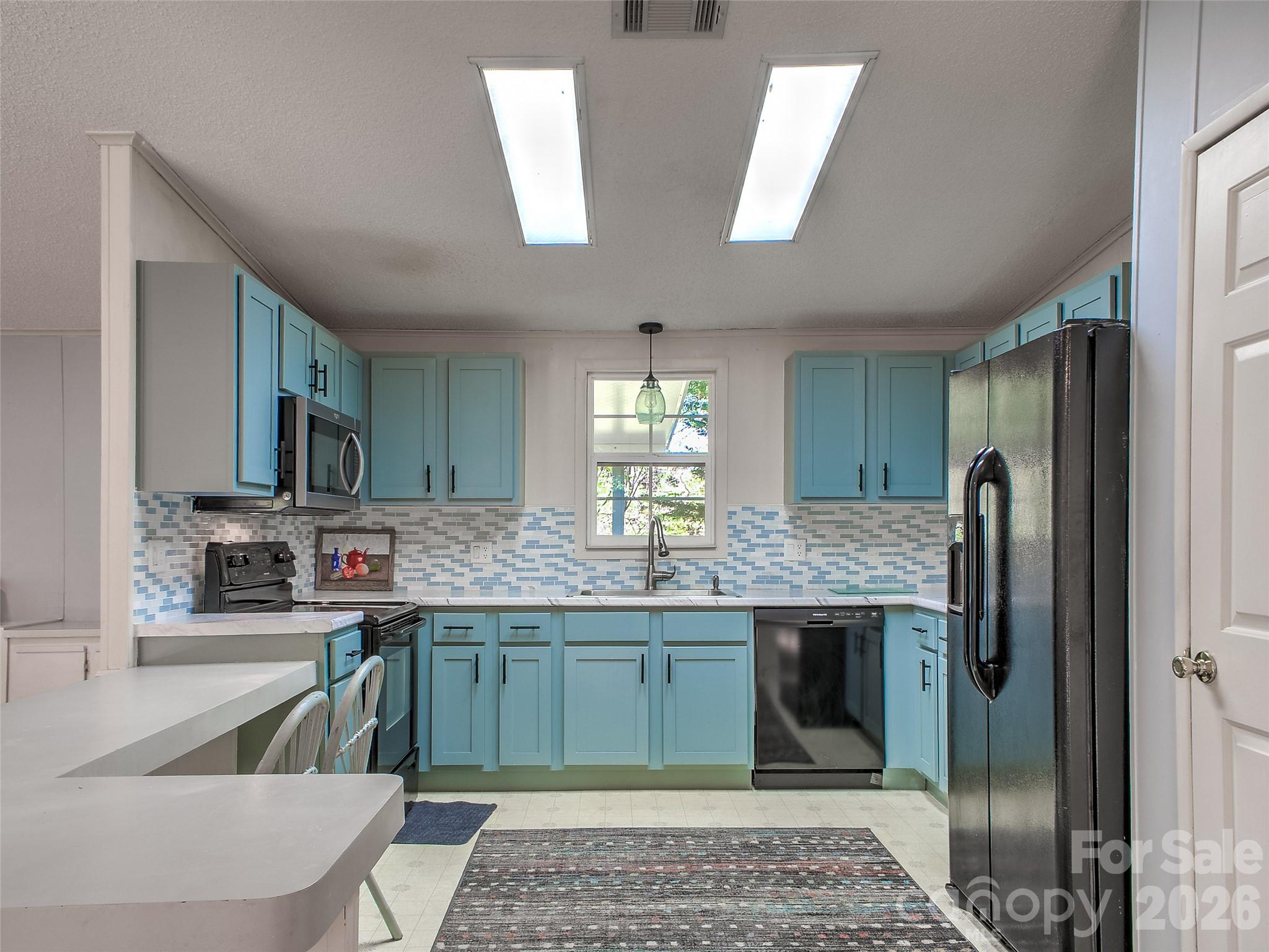 11 Rector Road — Weaverville