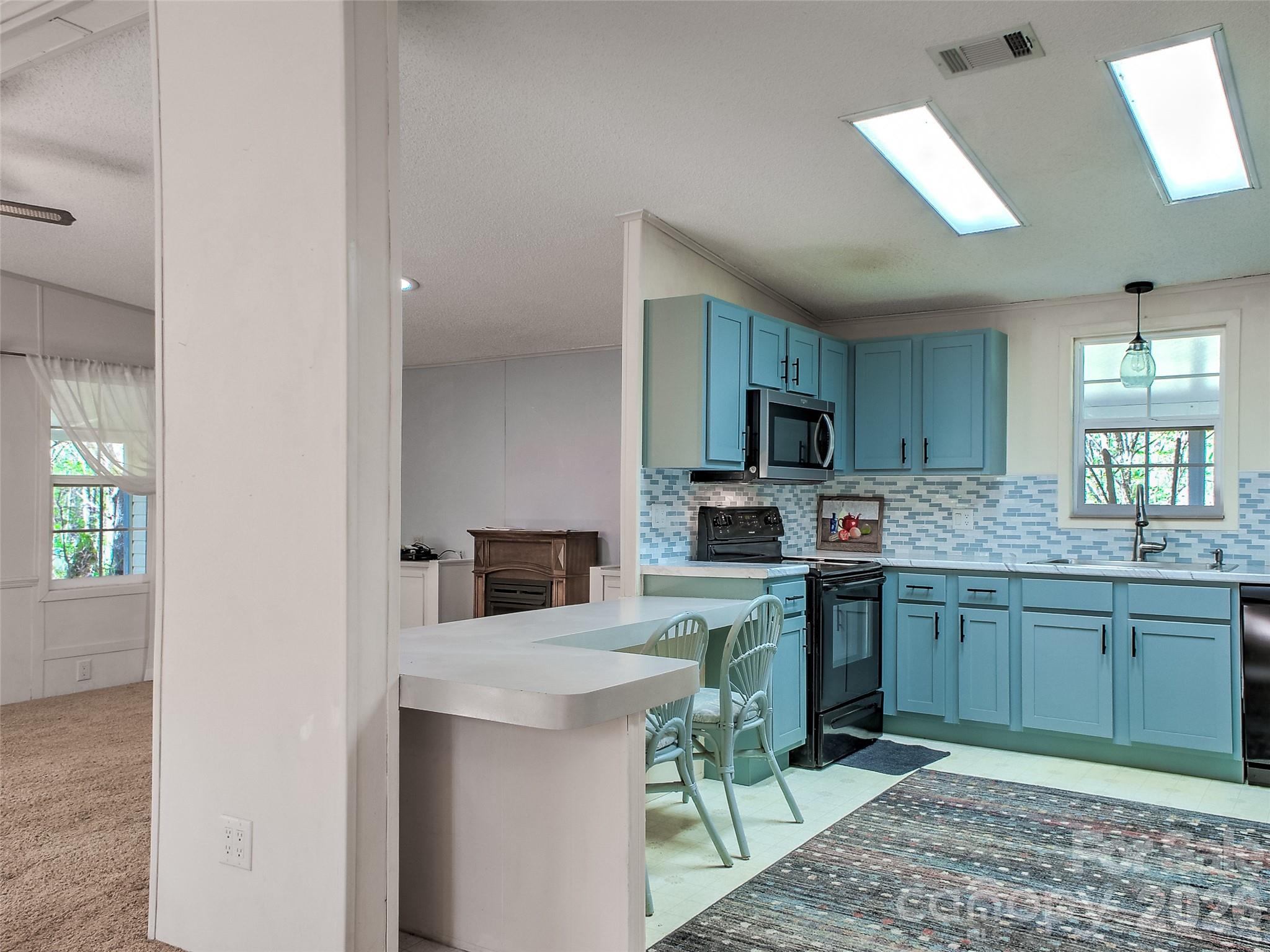 11 Rector Road — Weaverville