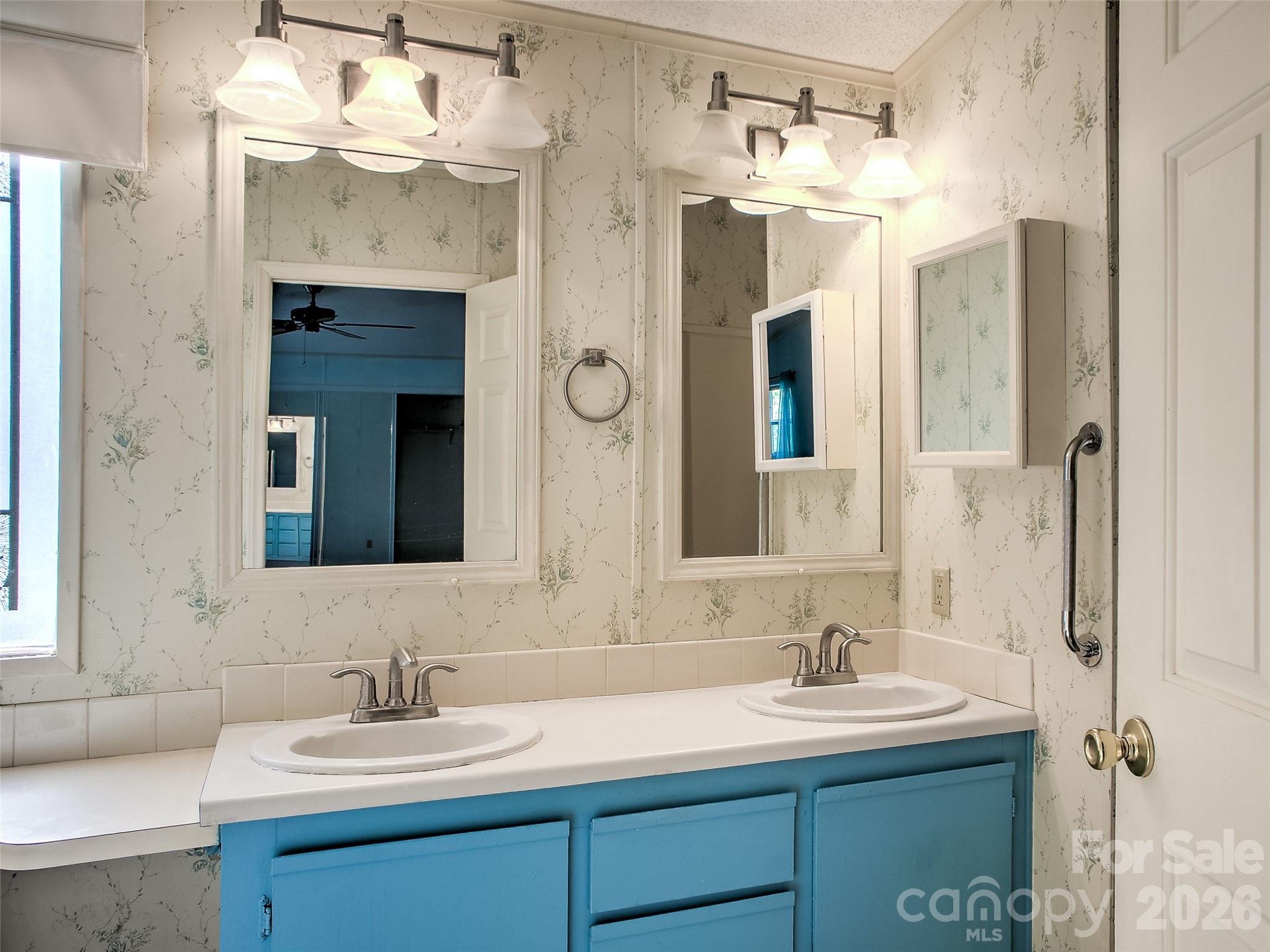 11 Rector Road — Weaverville