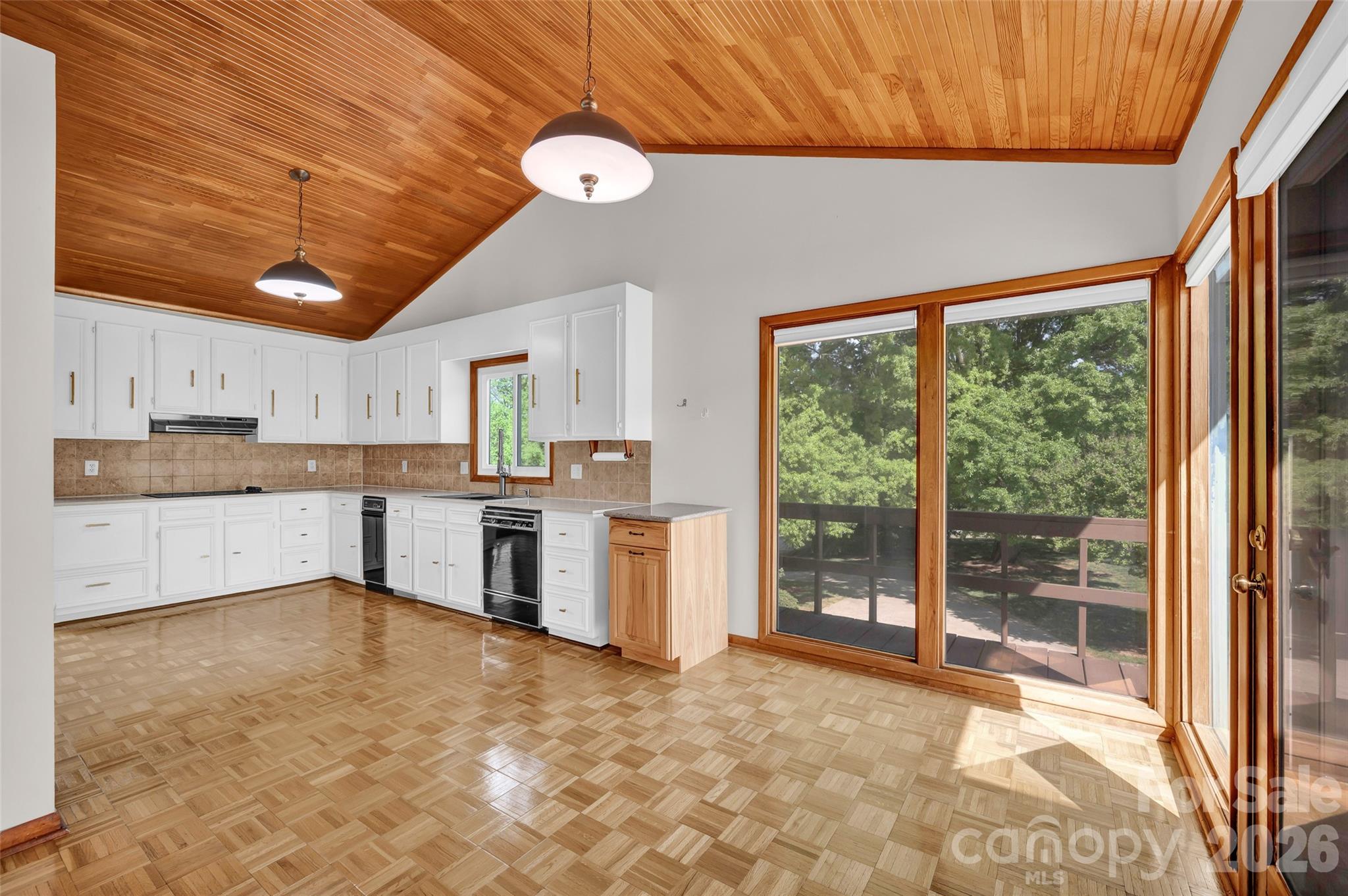 443 W Gleneagles Road — Statesville