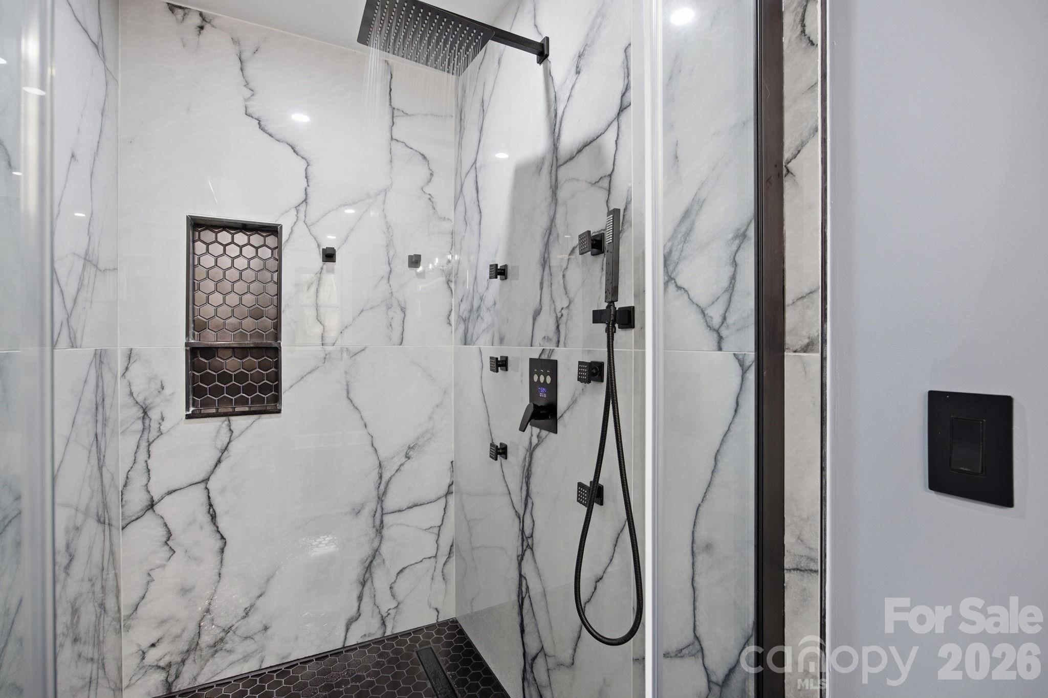276 Coopers Drive — Hendersonville