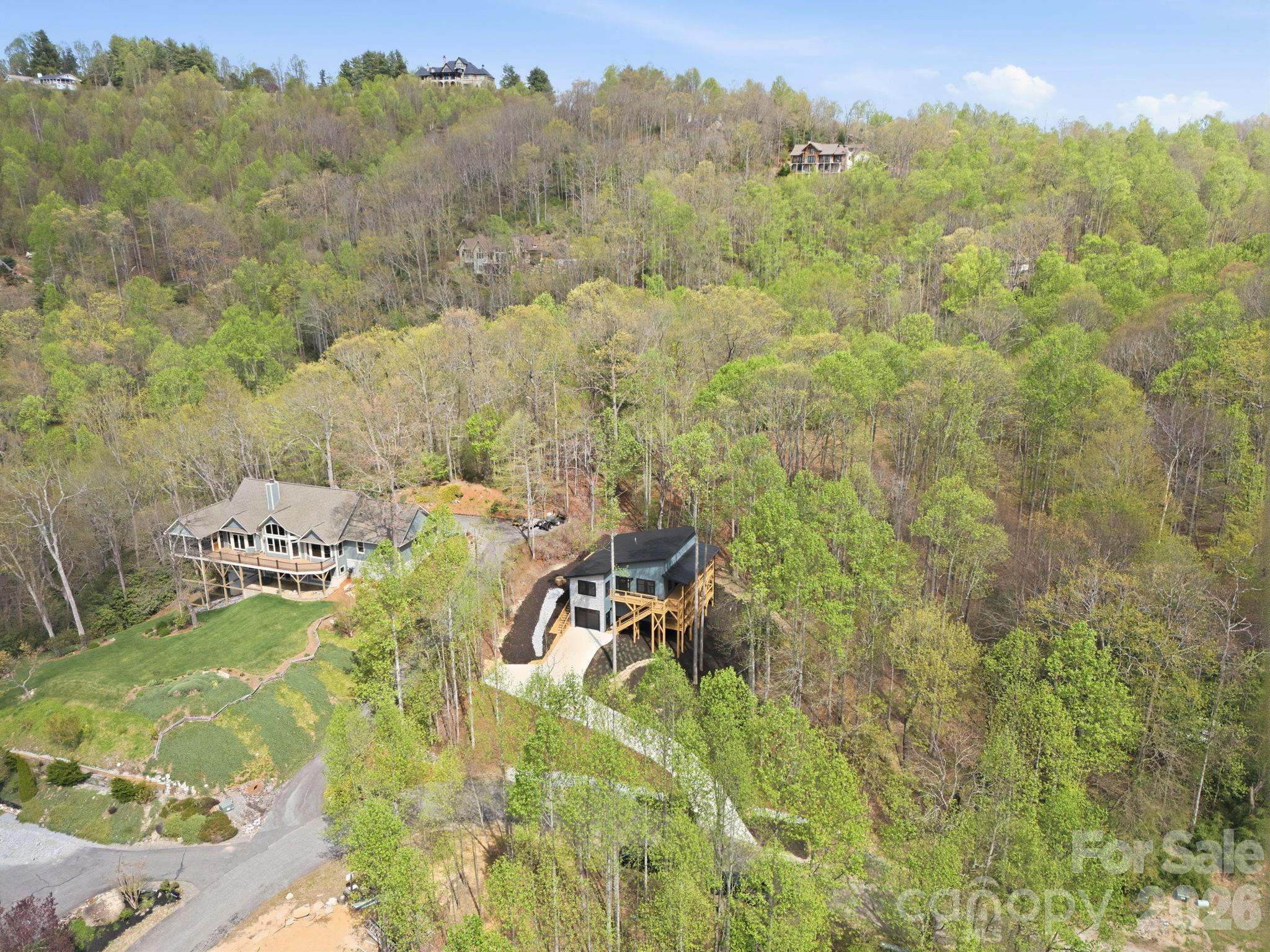 276 Coopers Drive — Hendersonville