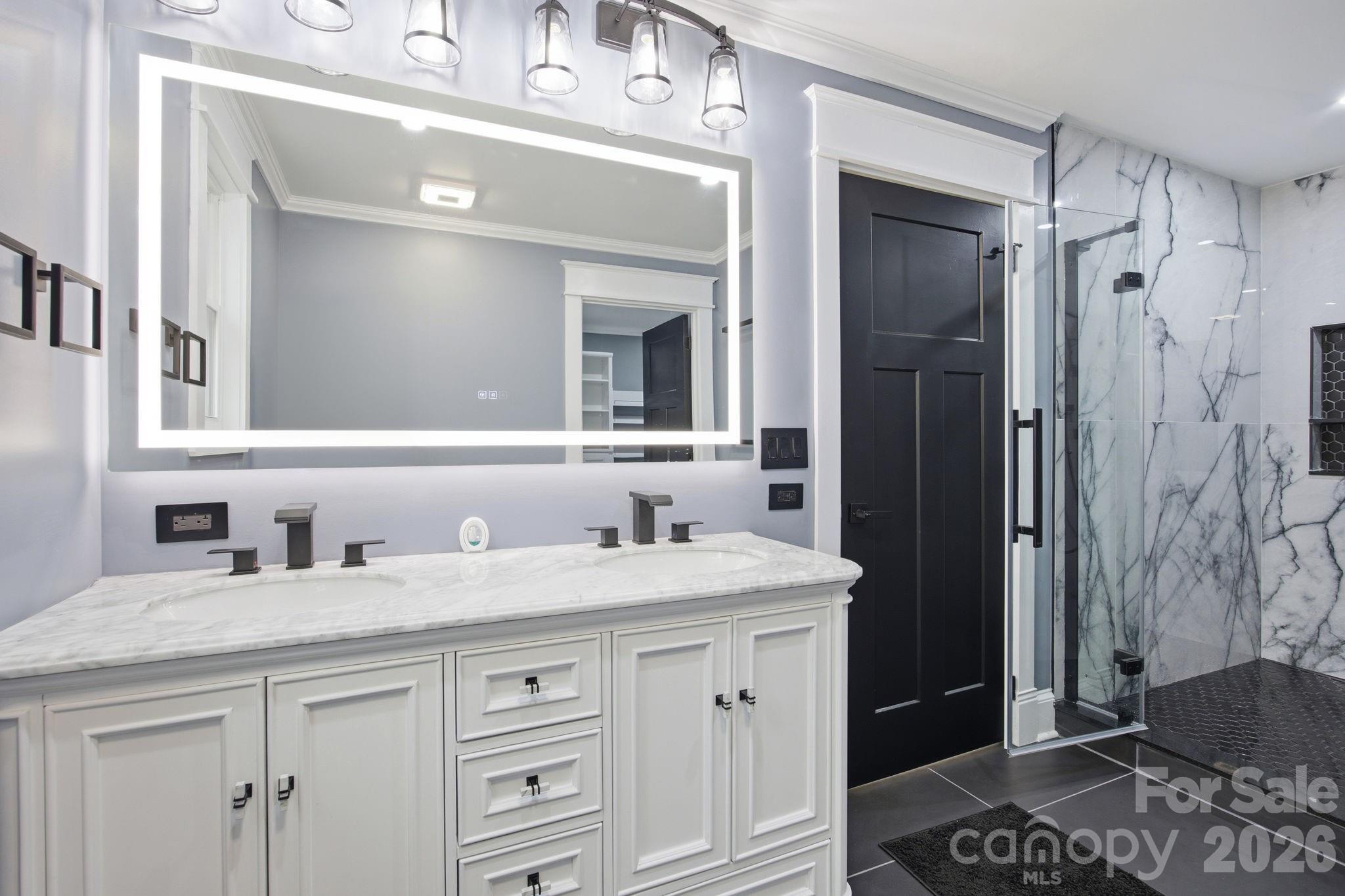 276 Coopers Drive — Hendersonville