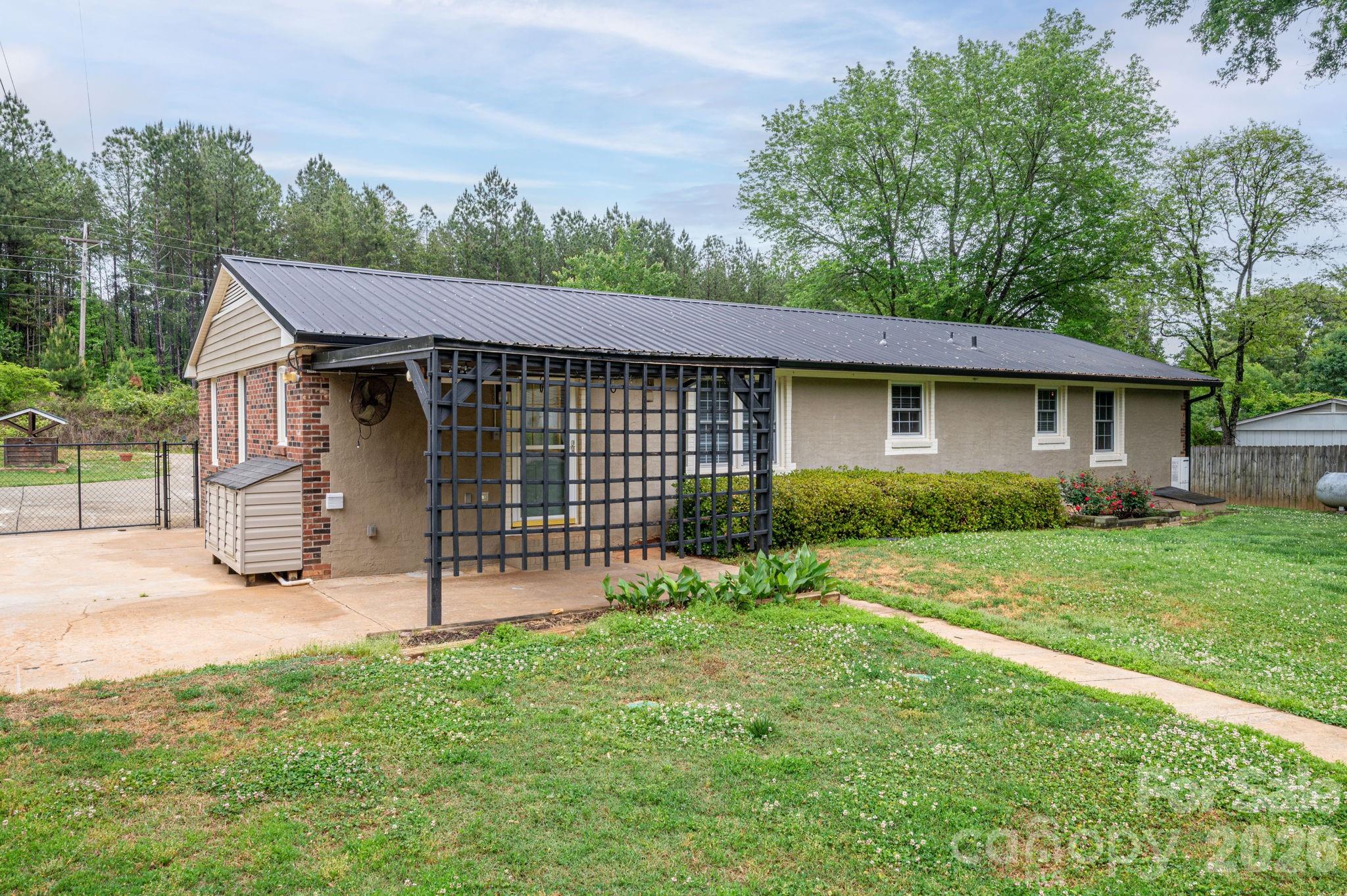 5519 Dallas High Shoals Highway — Dallas