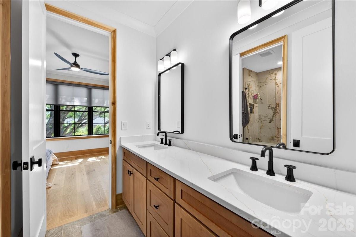 725 Hillside Avenue — Charlotte