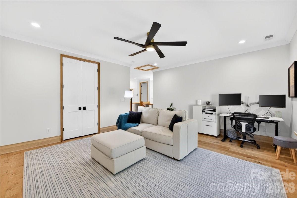 725 Hillside Avenue — Charlotte