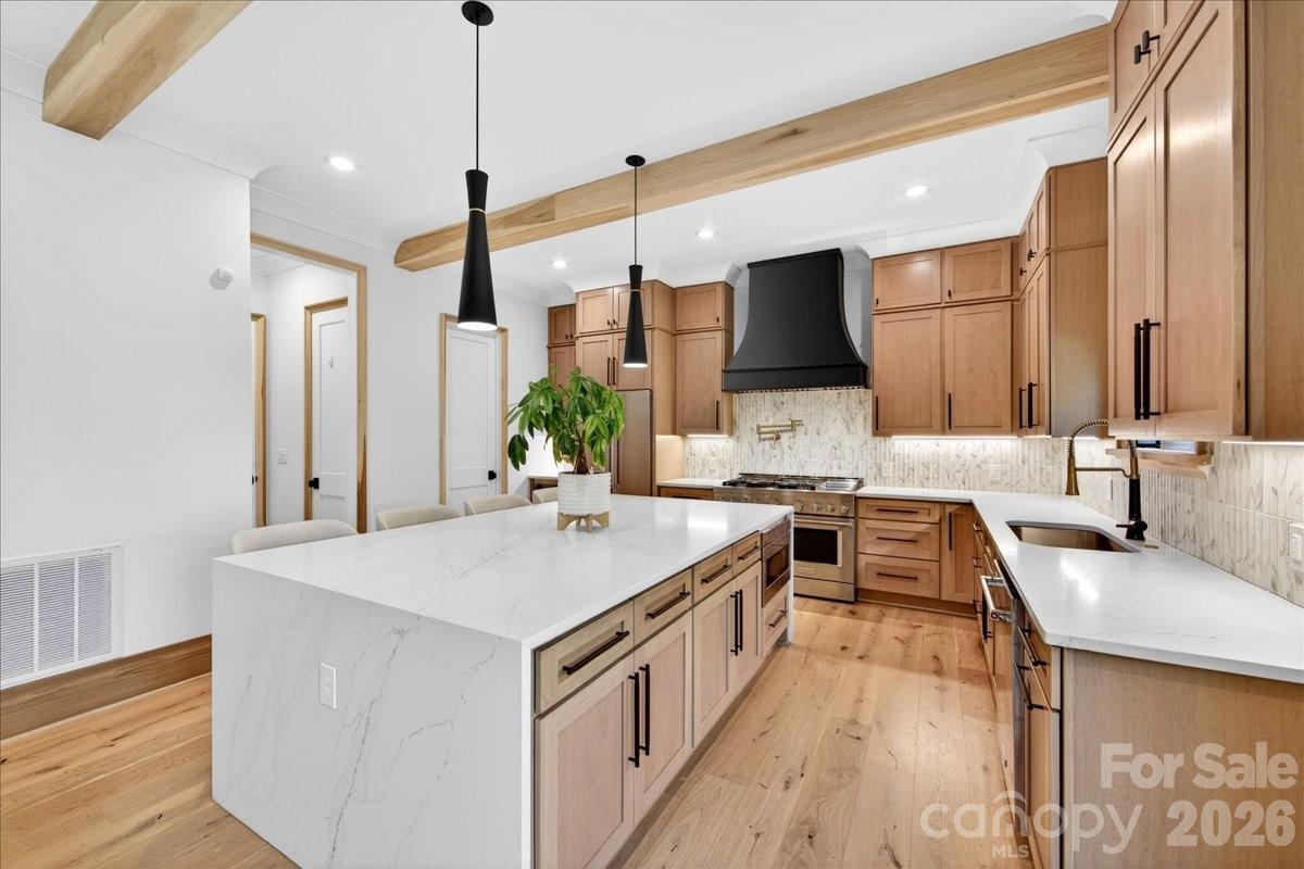 725 Hillside Avenue — Charlotte