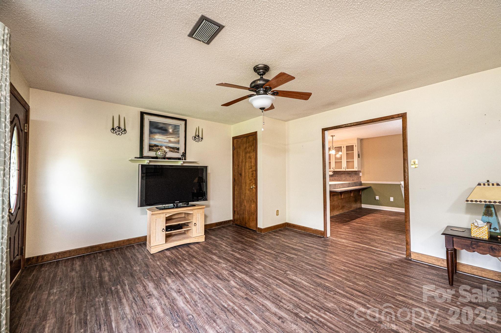 1250 21st Avenue NE — Hickory