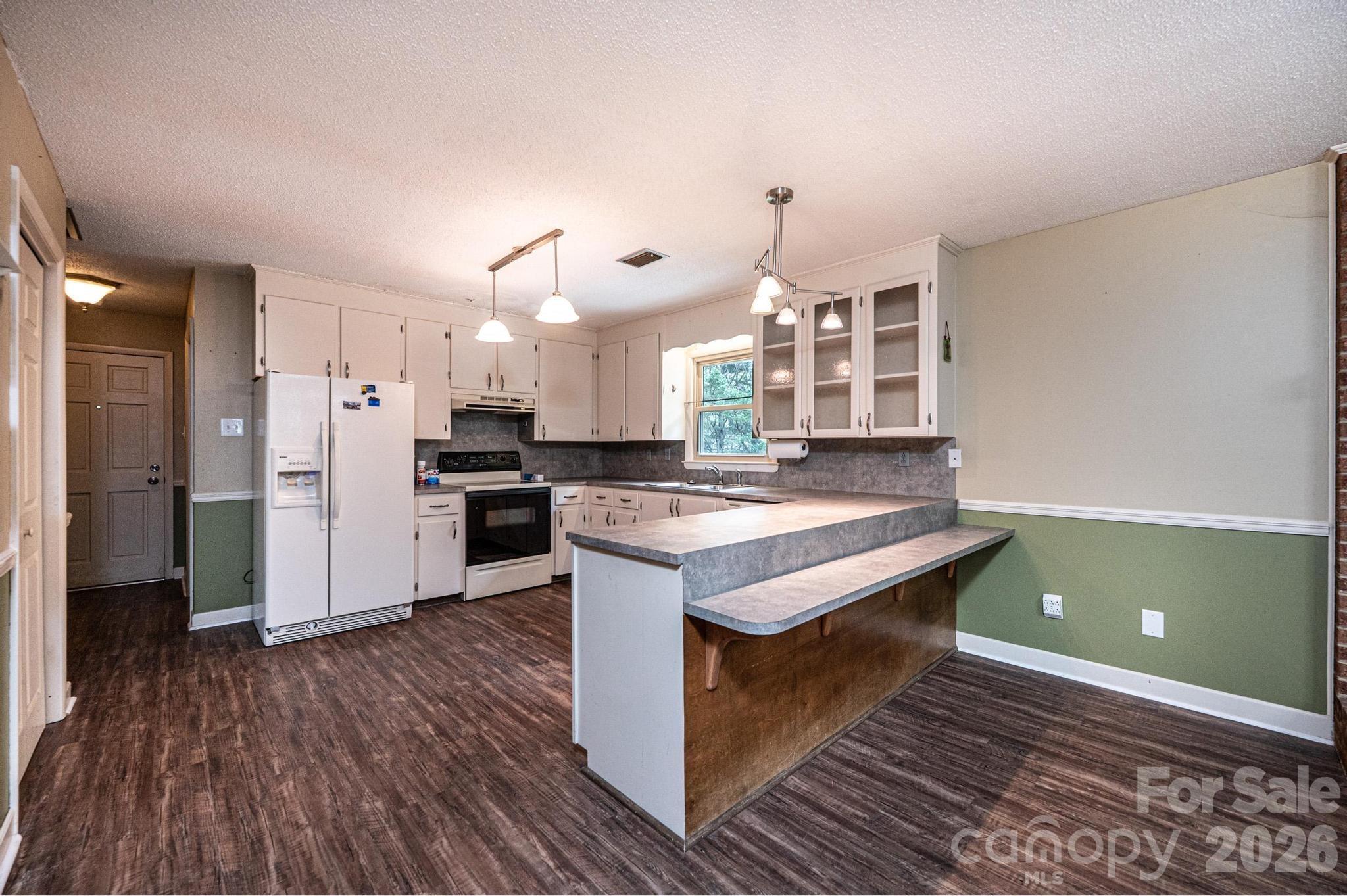 1250 21st Avenue NE — Hickory