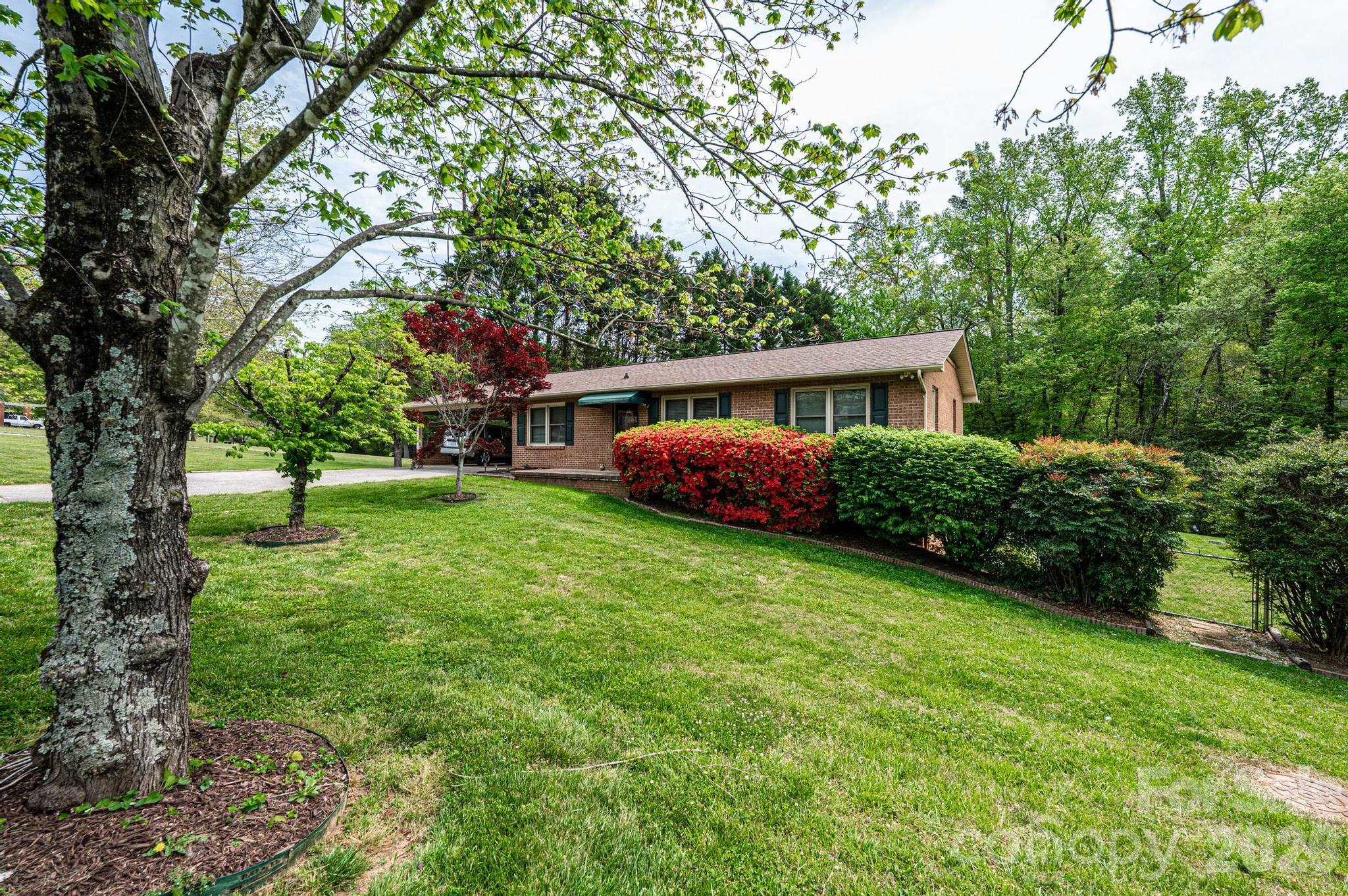 1250 21st Avenue NE — Hickory