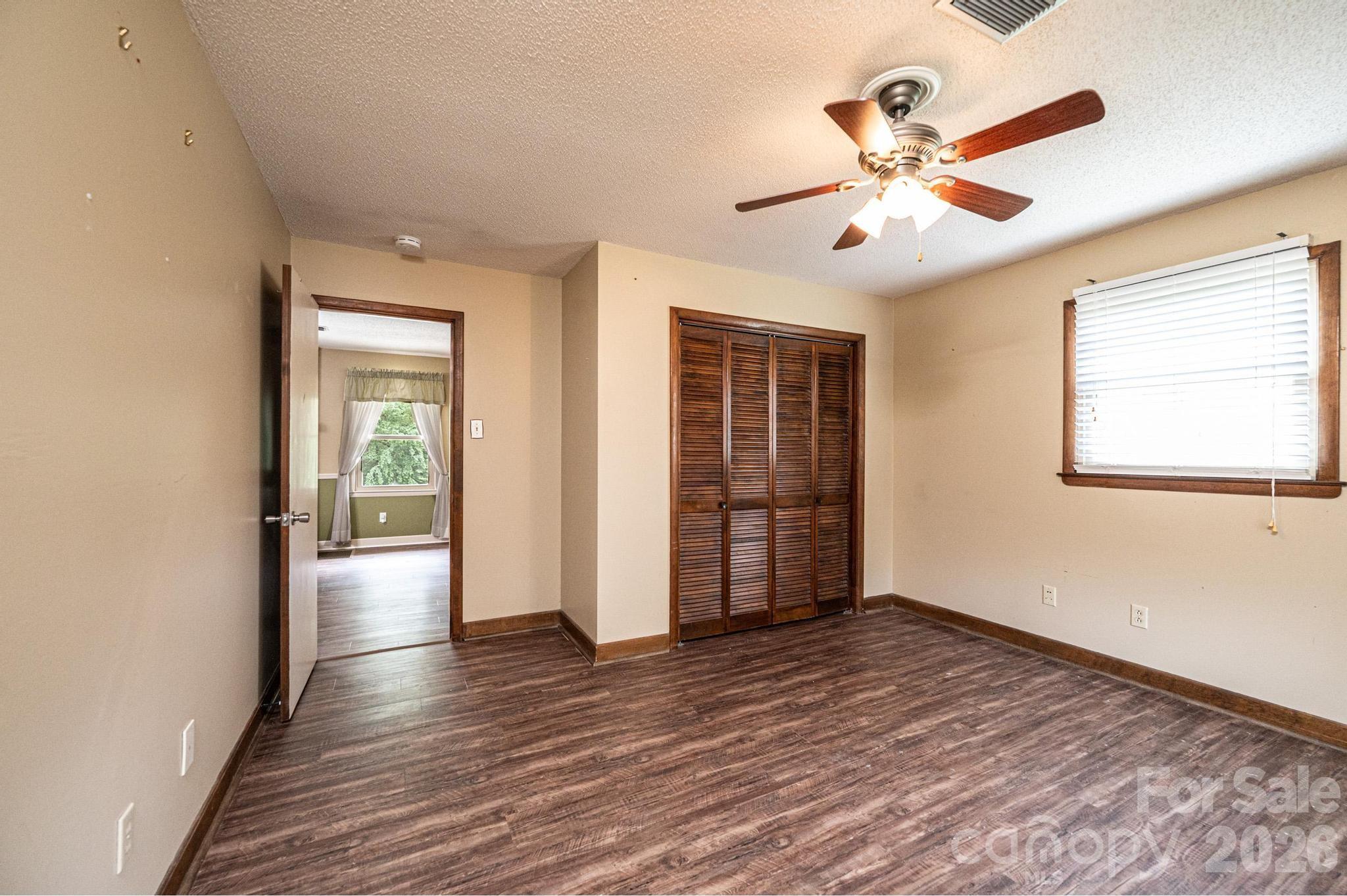 1250 21st Avenue NE — Hickory