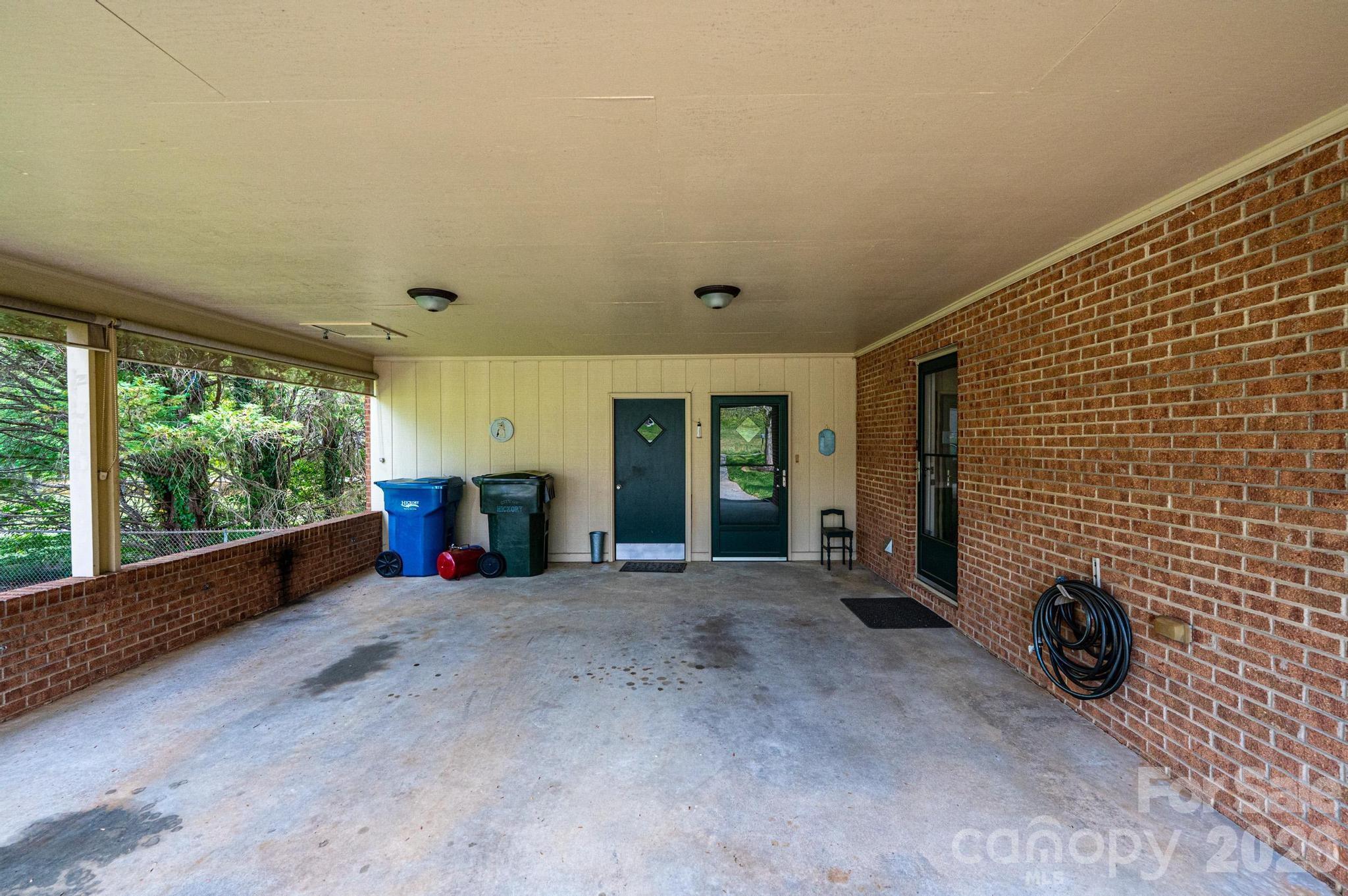 1250 21st Avenue NE — Hickory