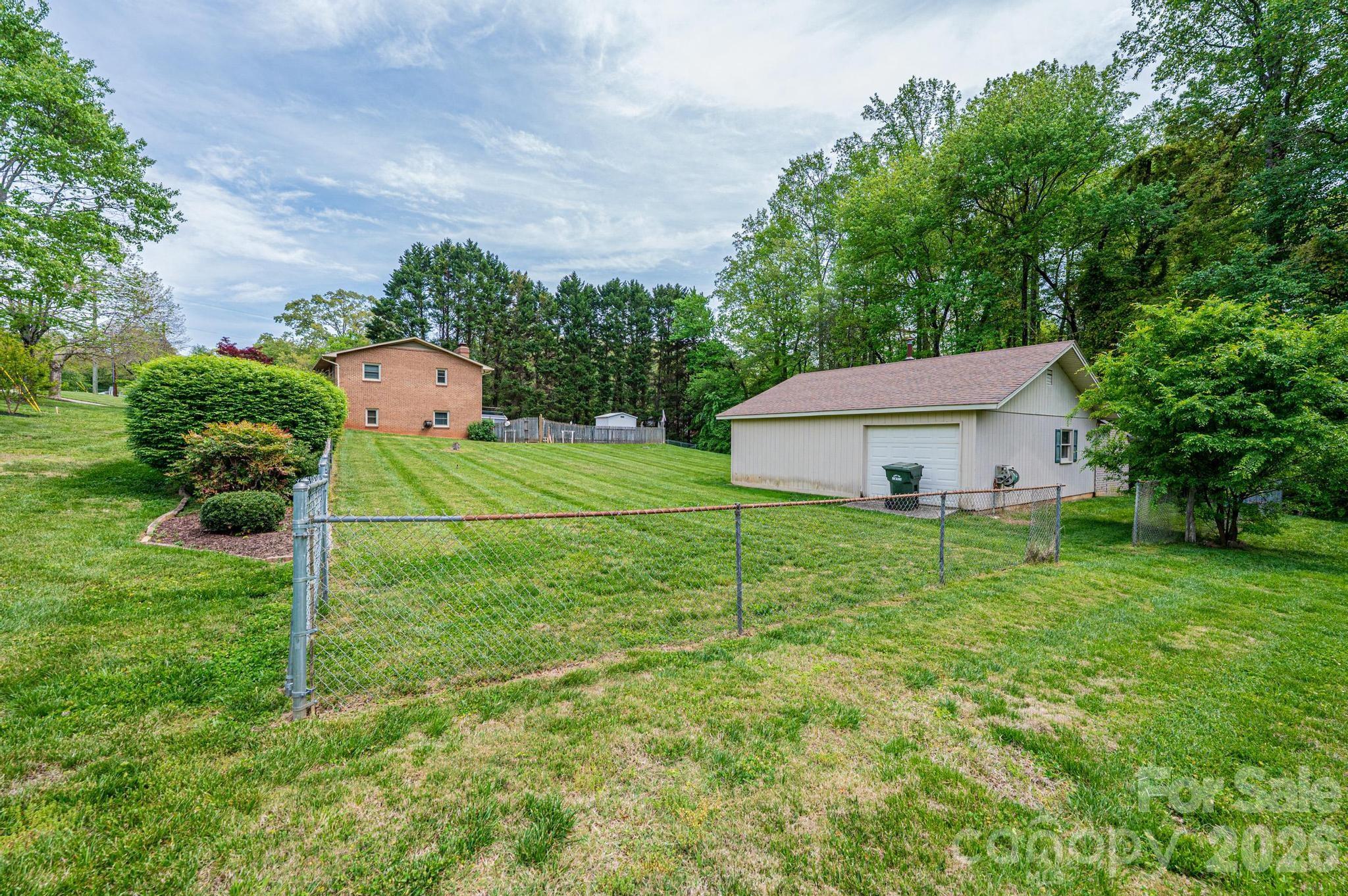 1250 21st Avenue NE — Hickory